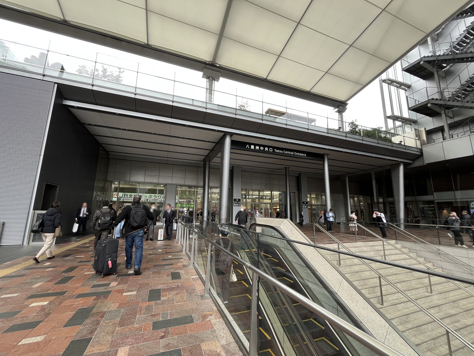 徒歩圏内の「東京駅」