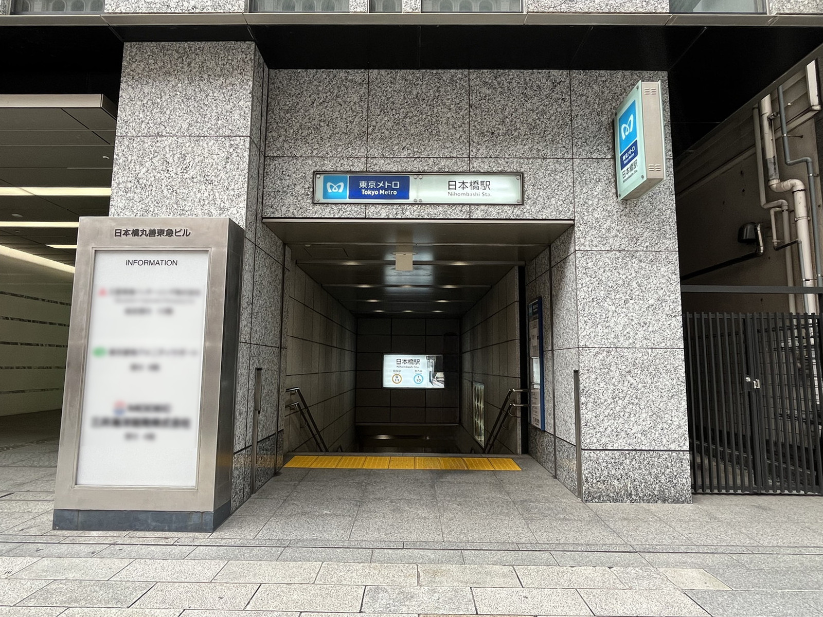 最寄りの「日本橋駅」