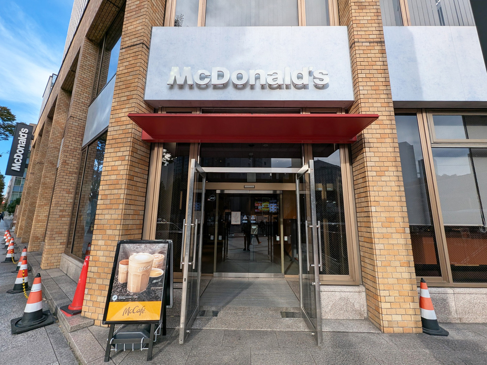 隣のマクドナルド 広瀬通駅前店