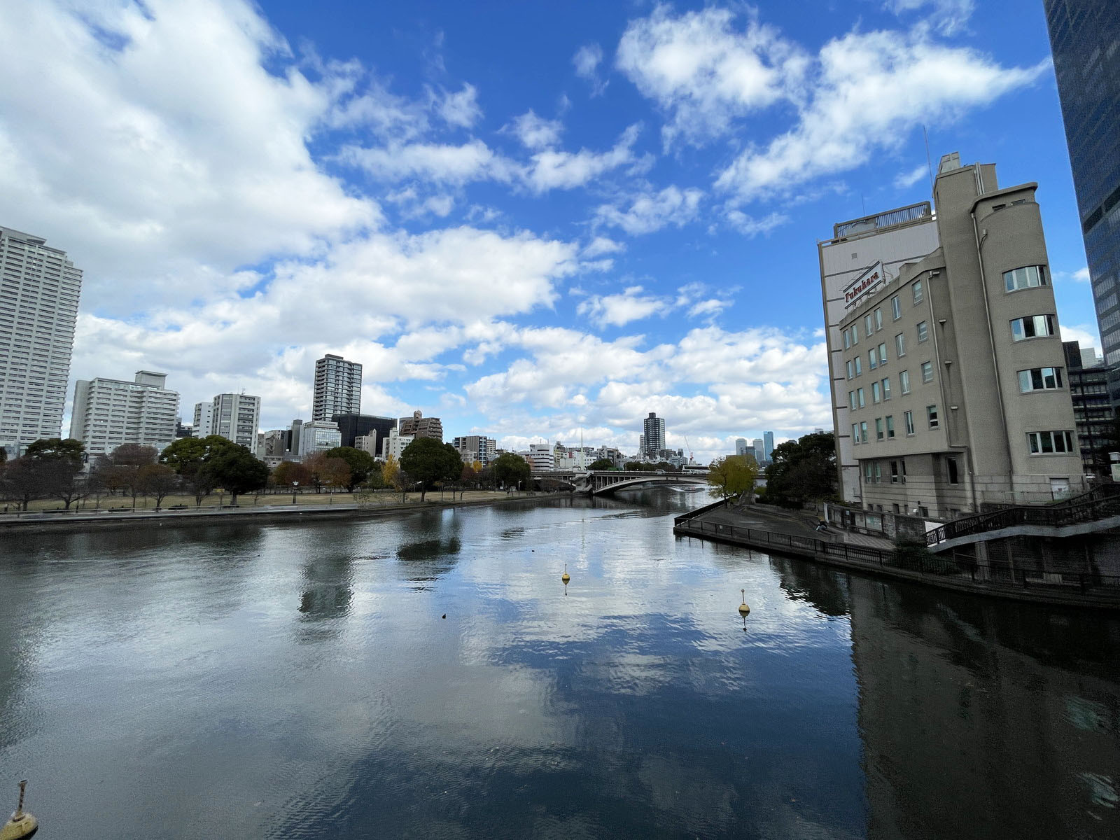 至近の土佐堀川