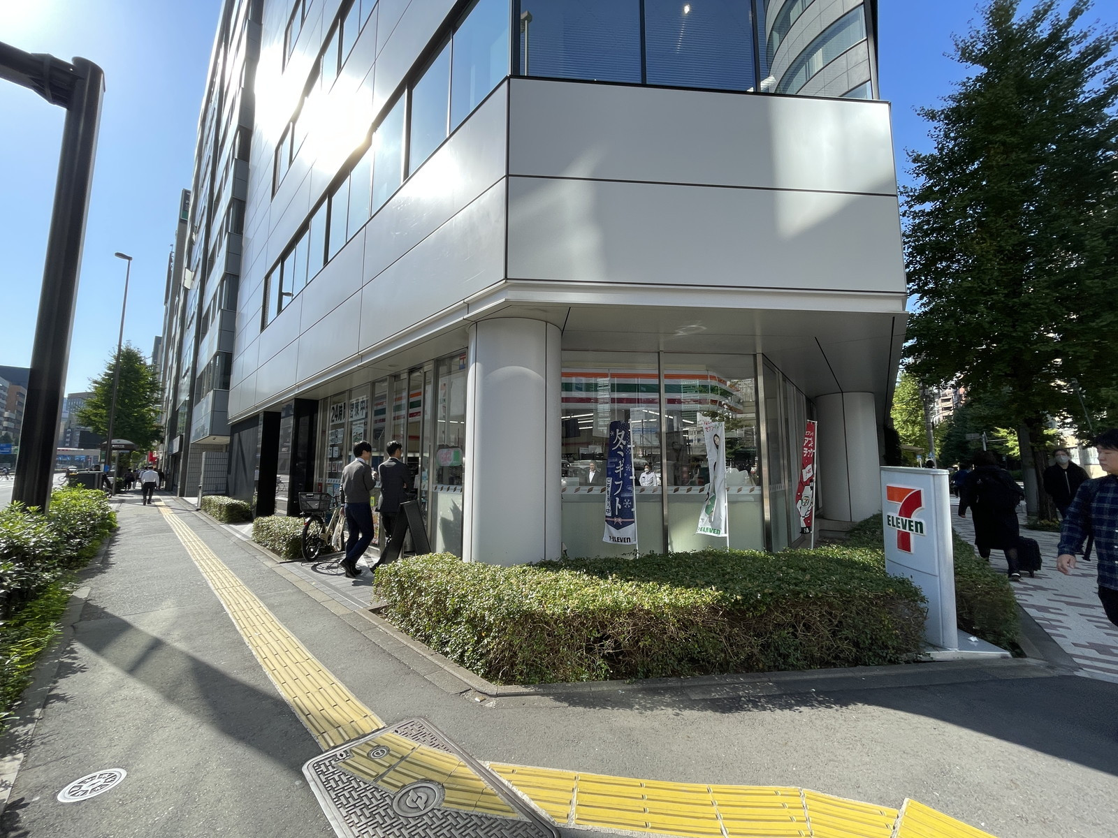 徒歩2分のセブンイレブン 新橋第一京浜店