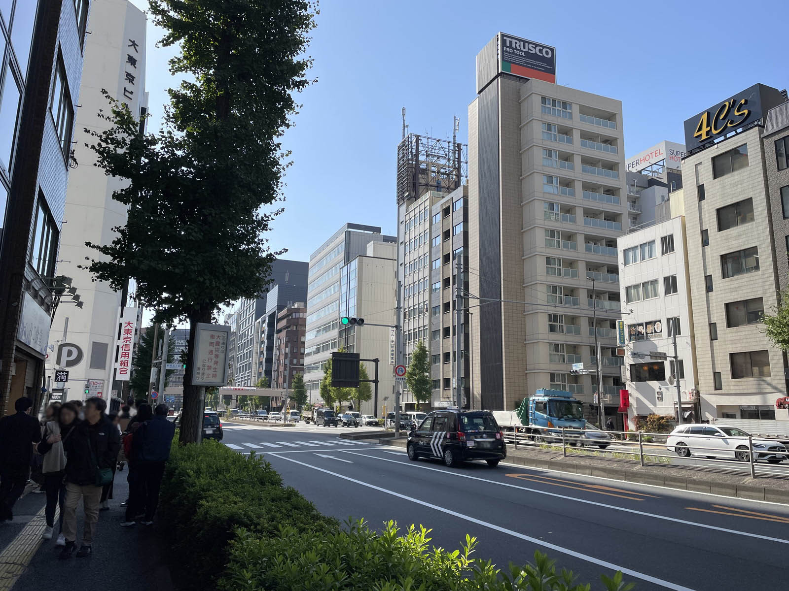 新橋菊栄ビル前面の第一京浜