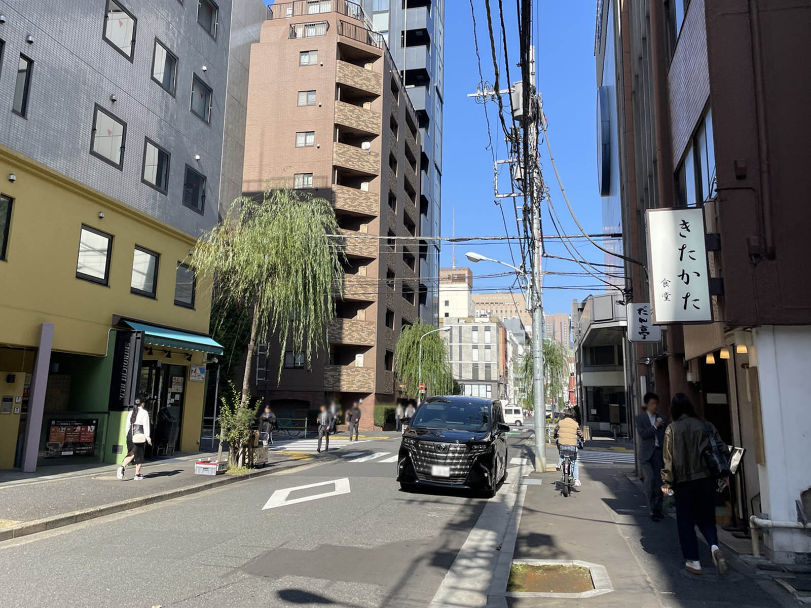 カルチャーセンタービル前面の通り