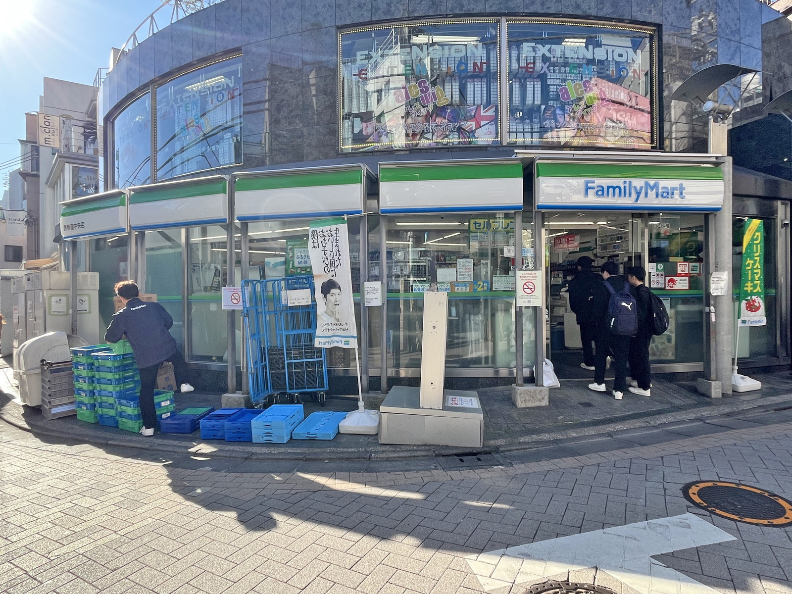 徒歩5分のファミリーマート 表参道中央店