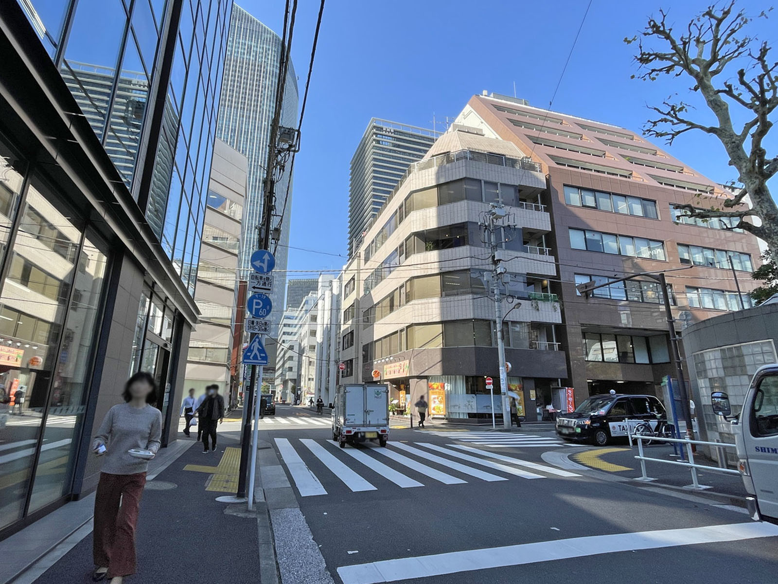 Nan-o Bldg.新虎前面の通り