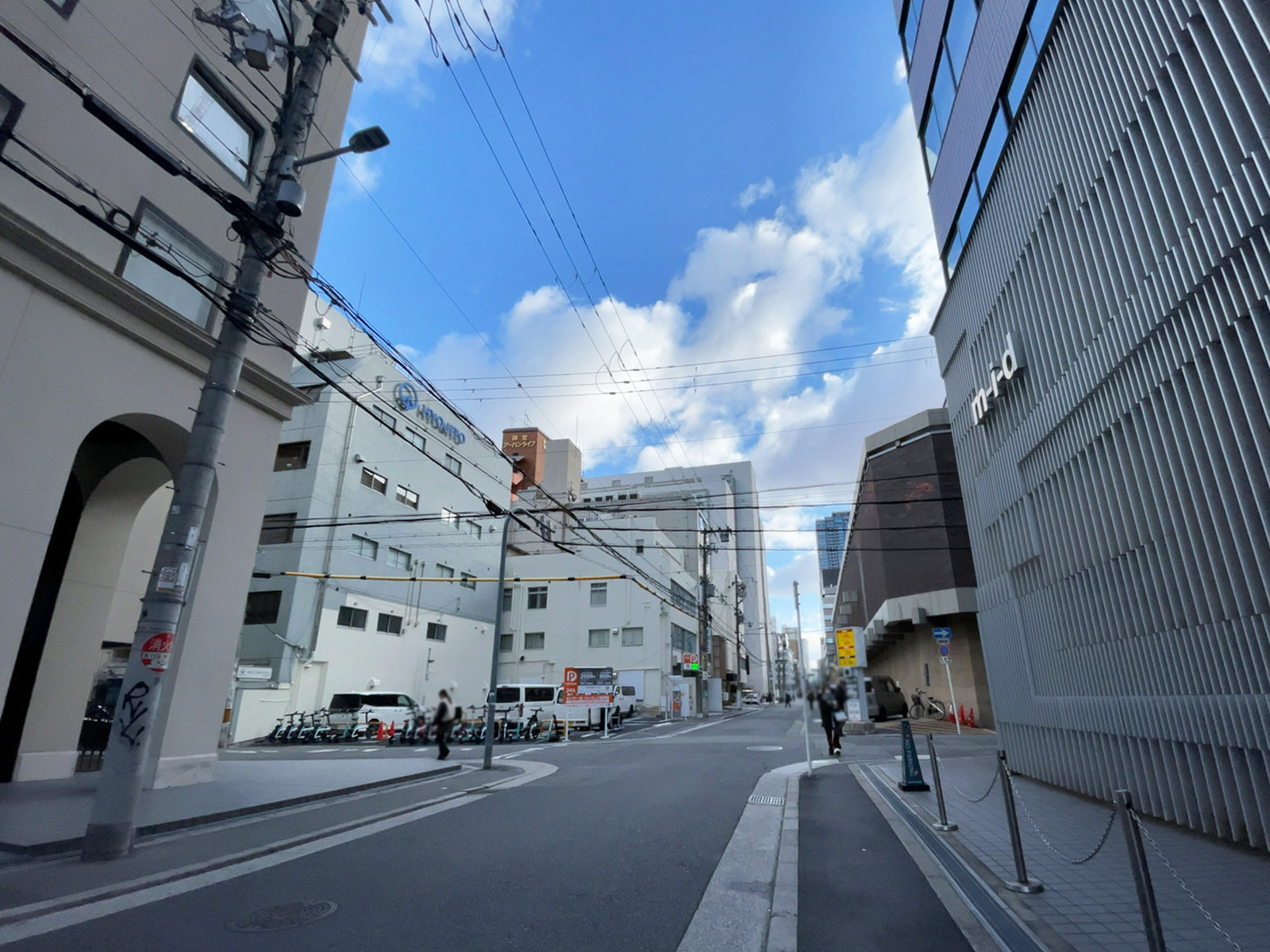 WELL HOMEビル前面の通り