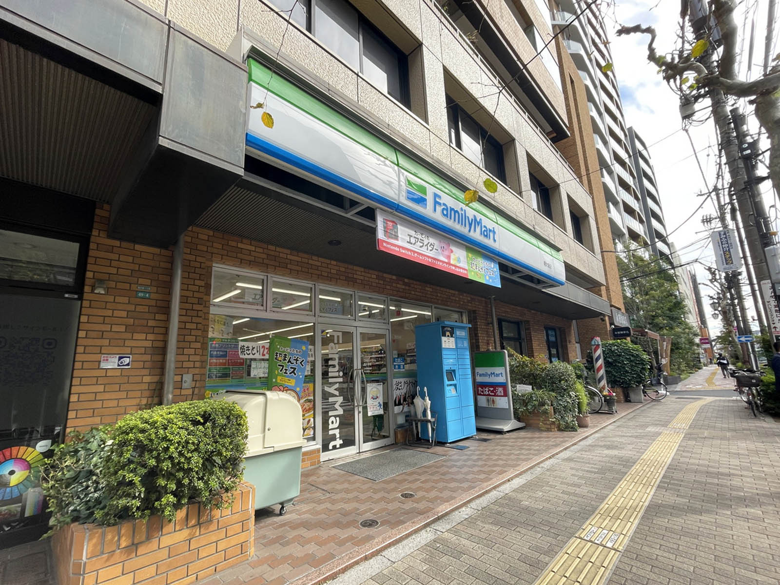 徒歩1分のファミリーマート 南大塚店
