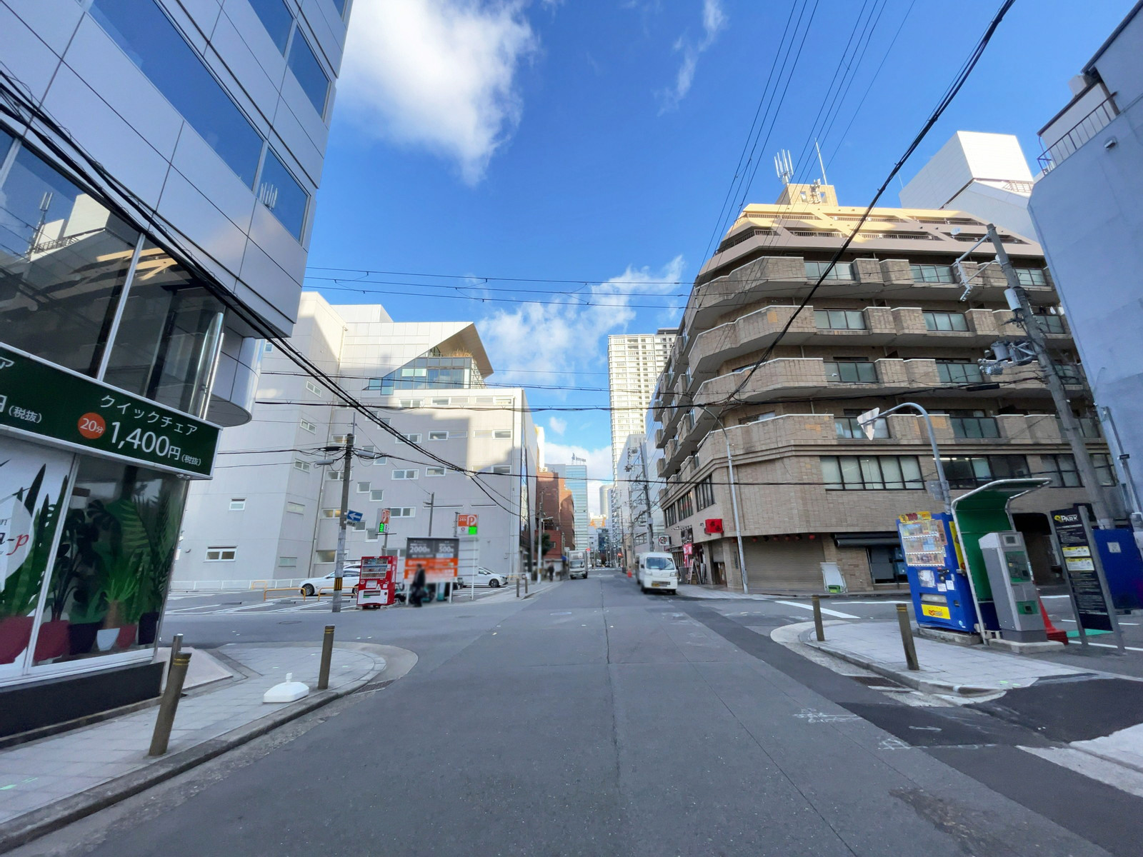 AXIS西本町ビル前面の通り