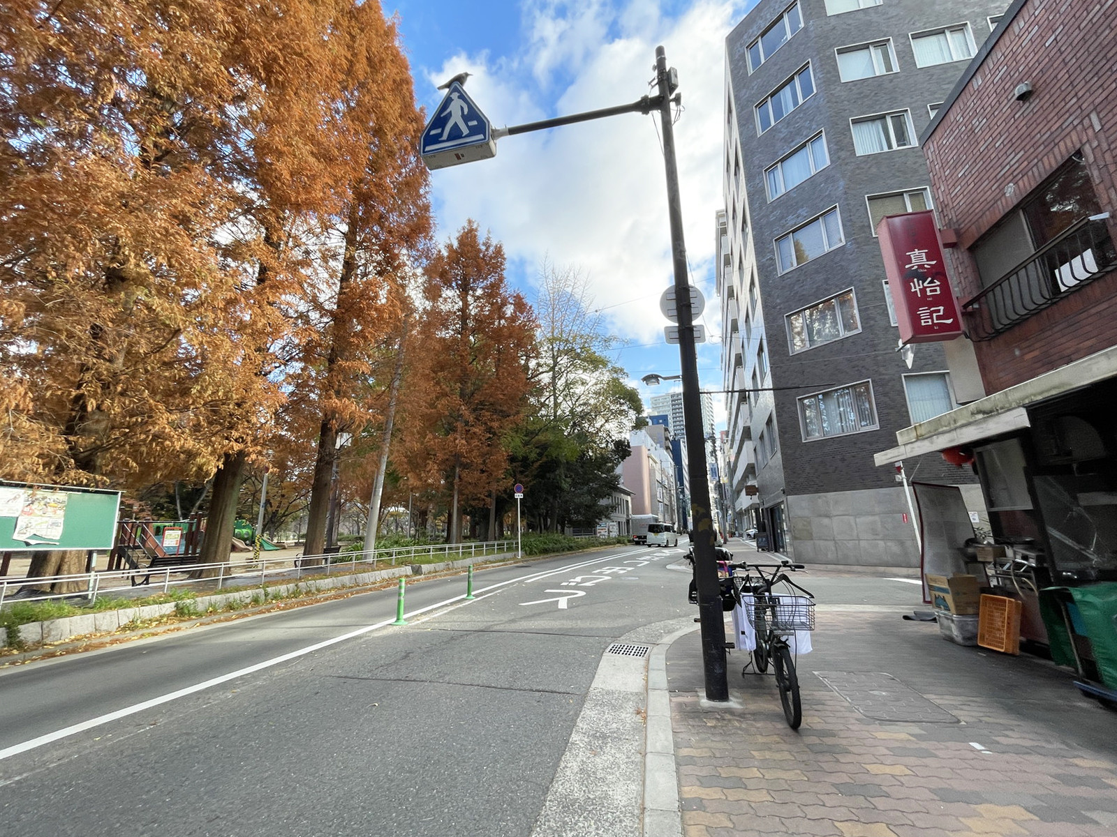 本町アートスクエアビル前面の通り
