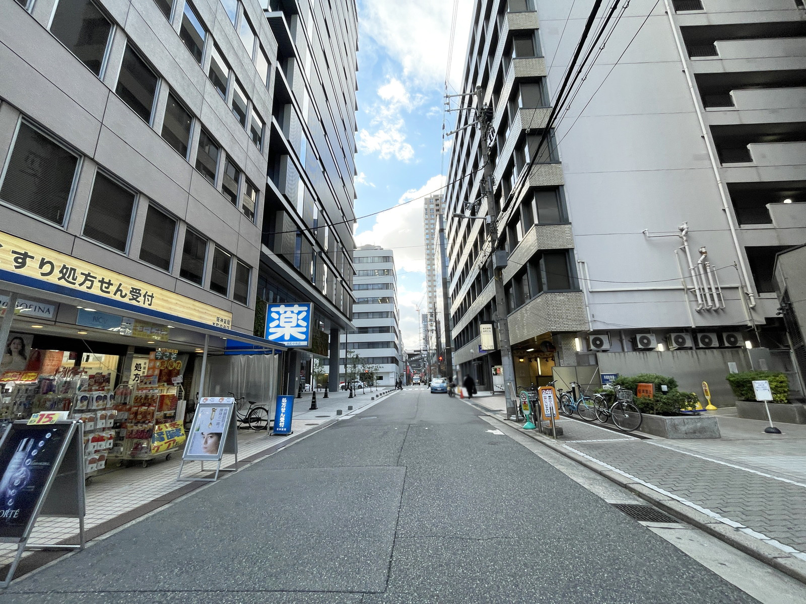 中外ビル前面の通り