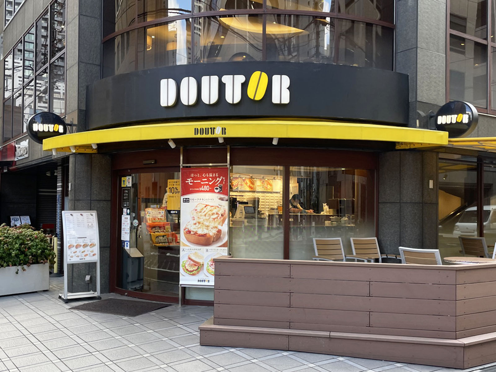 並びにあるドトールコーヒーショップ 安土町店