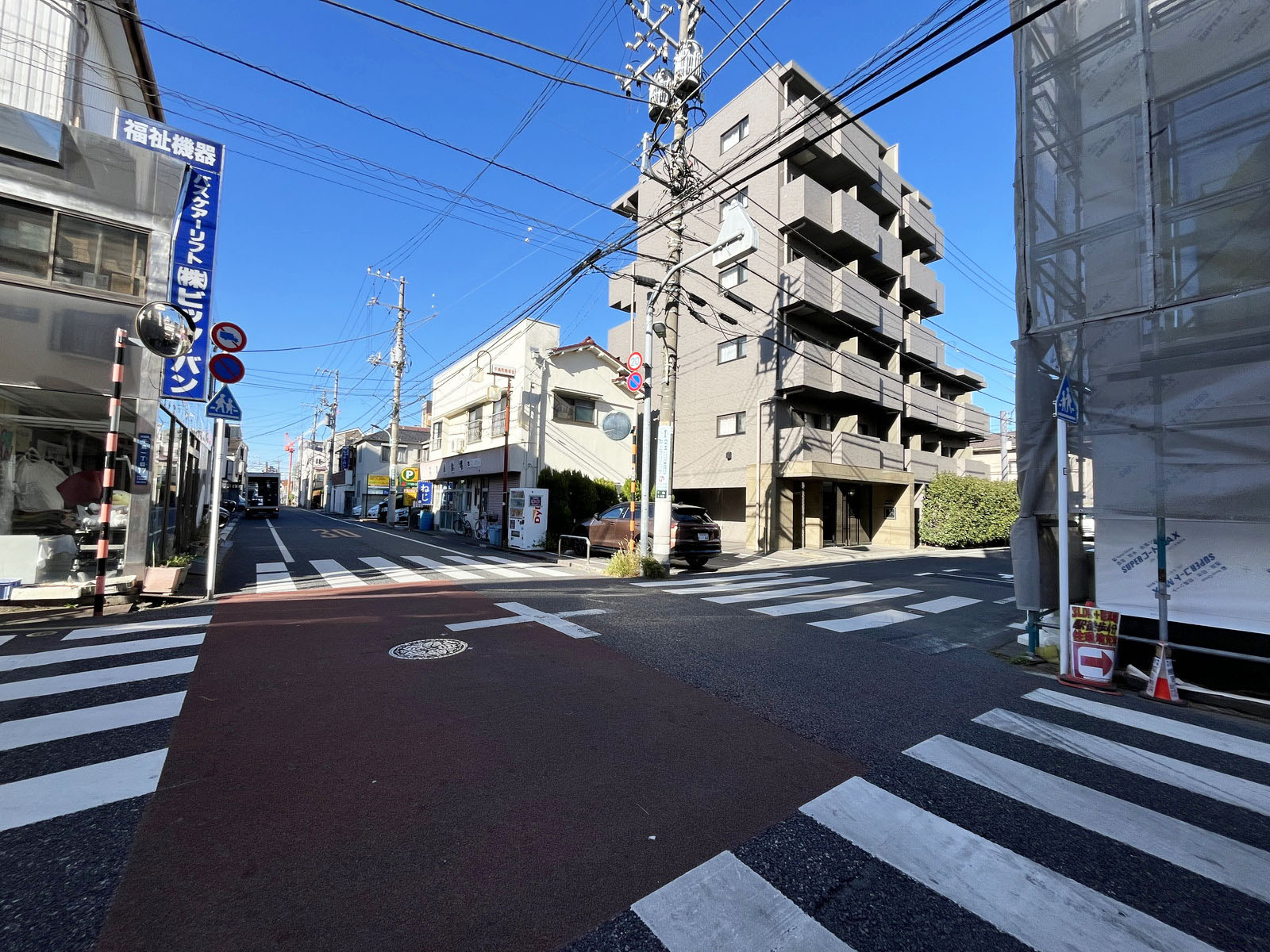 佐々木ビル前面の通り