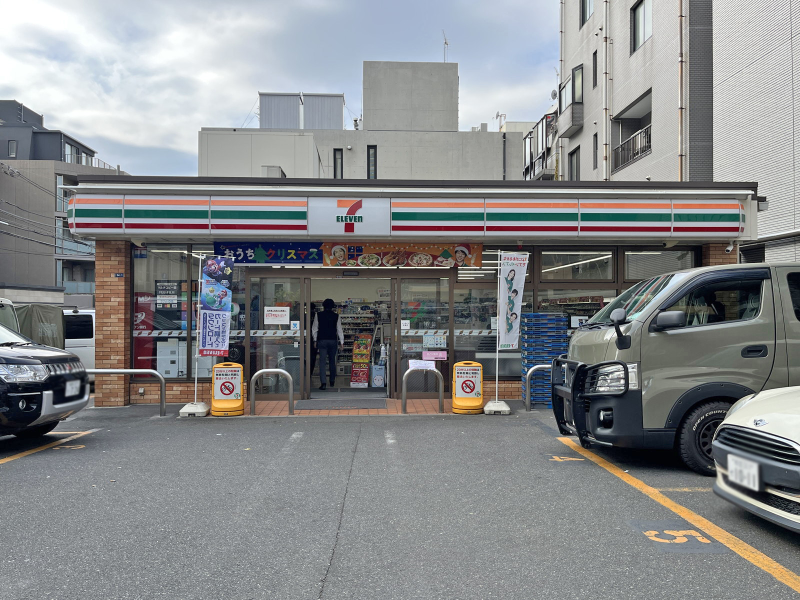 徒歩4分のセブン-イレブン 原宿外苑店