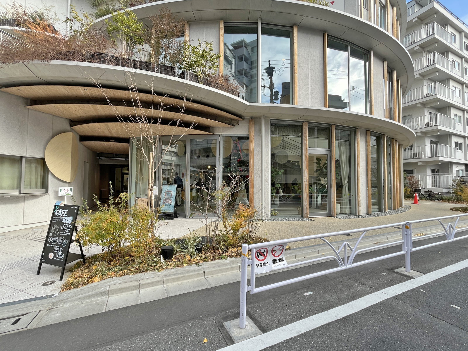 隣のCafe1008