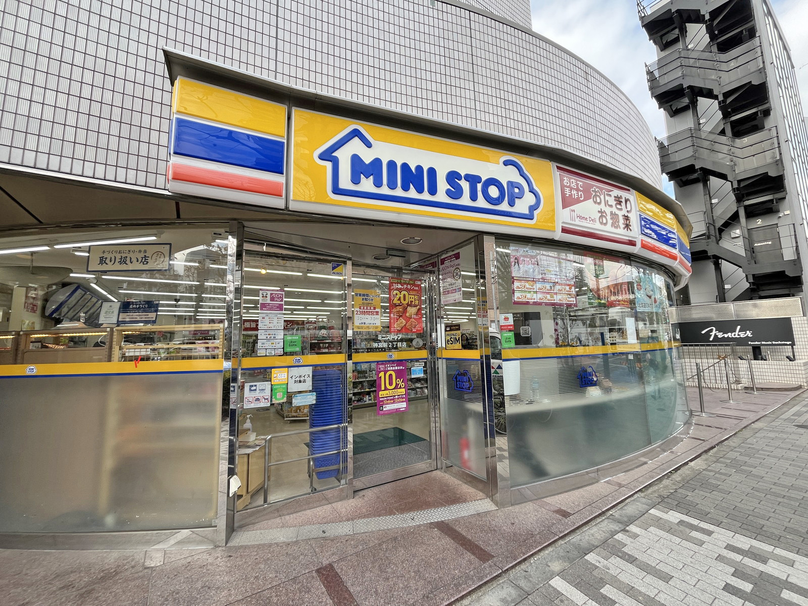 徒歩1分のミニストップ 神宮前2丁目店