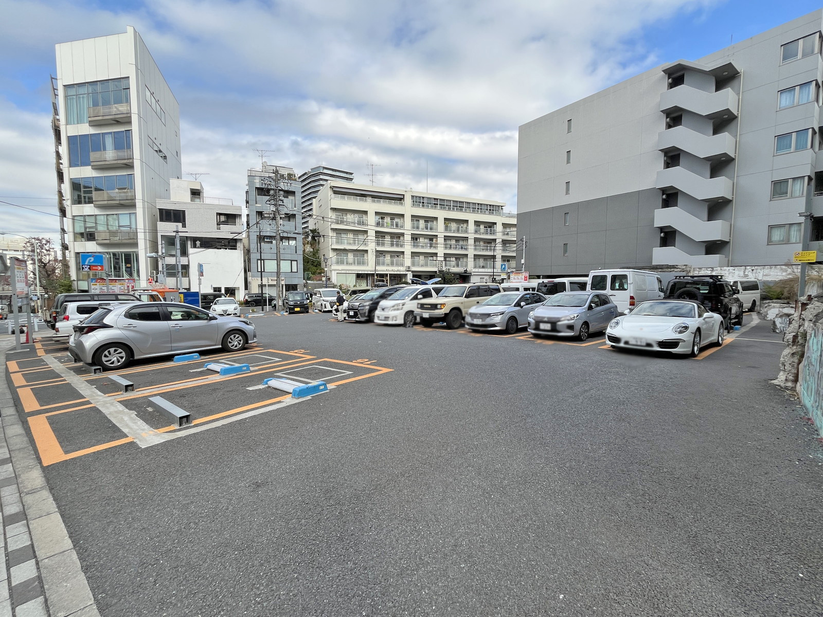 向かいのコインパーキング