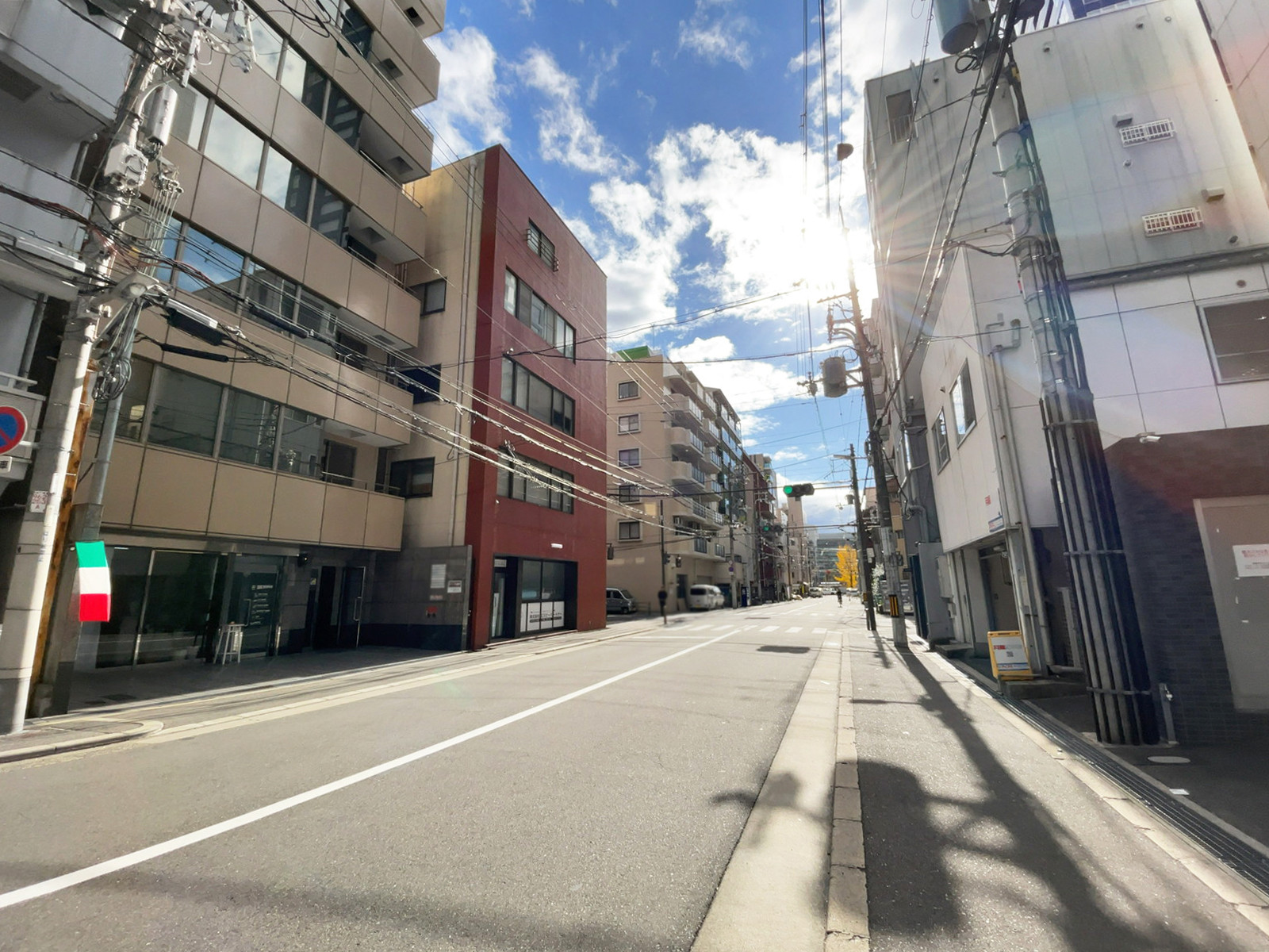 アドバンス天神橋ビル前面の通り