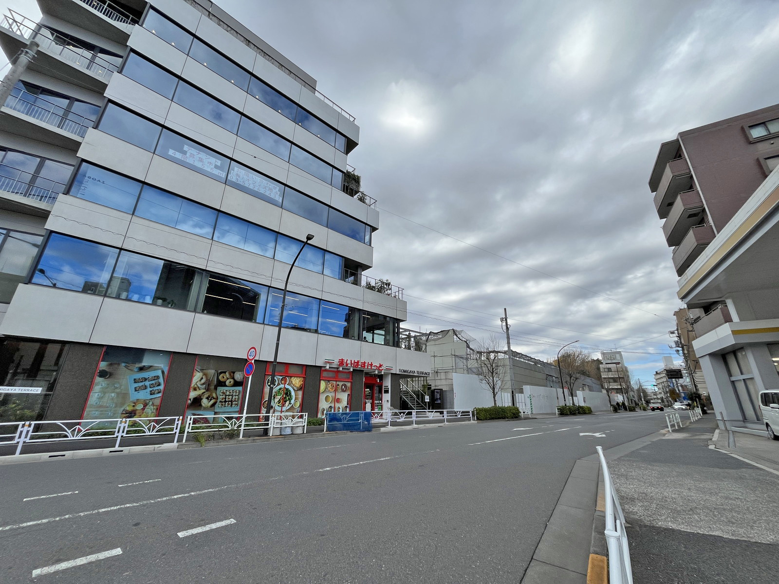 富ヶ谷テラス前面通り