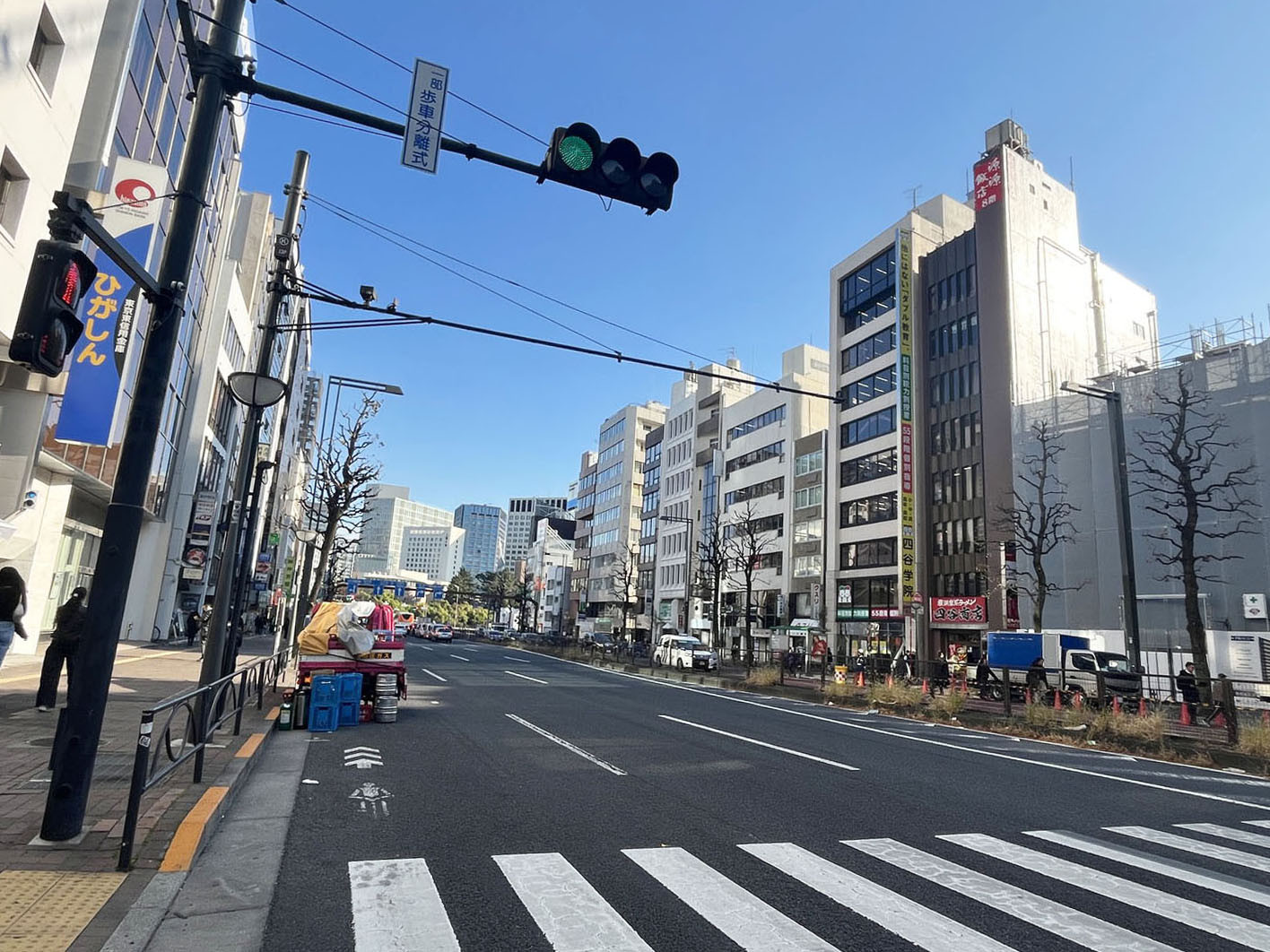 第一上野ビル前面の新宿通り