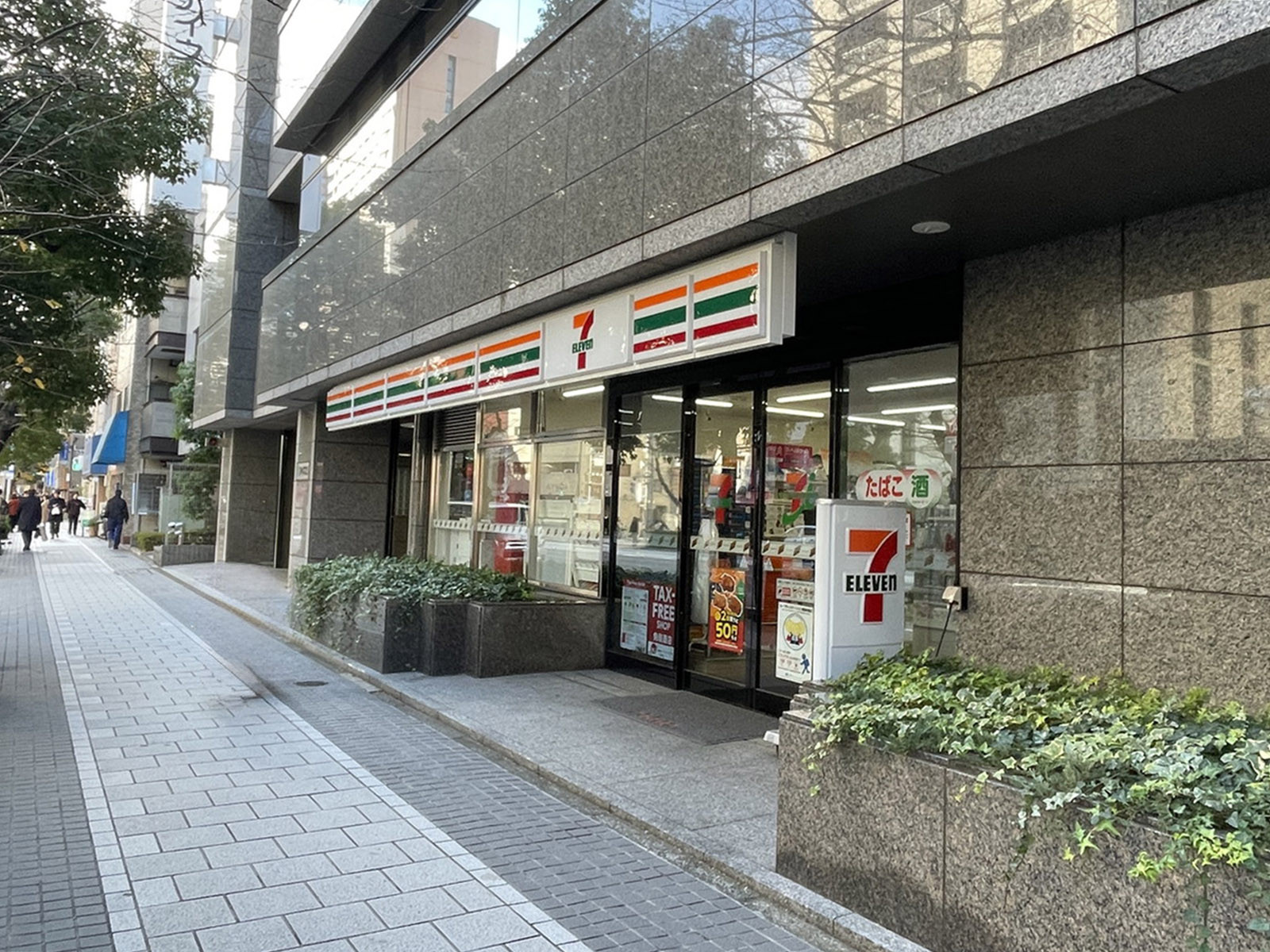 並びのセブン-イレブン 水天宮前店