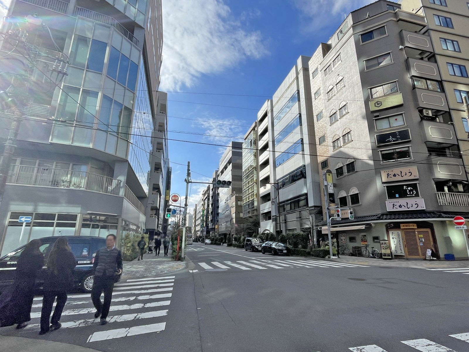 箱崎升喜ビル前面の箱崎湊橋通り