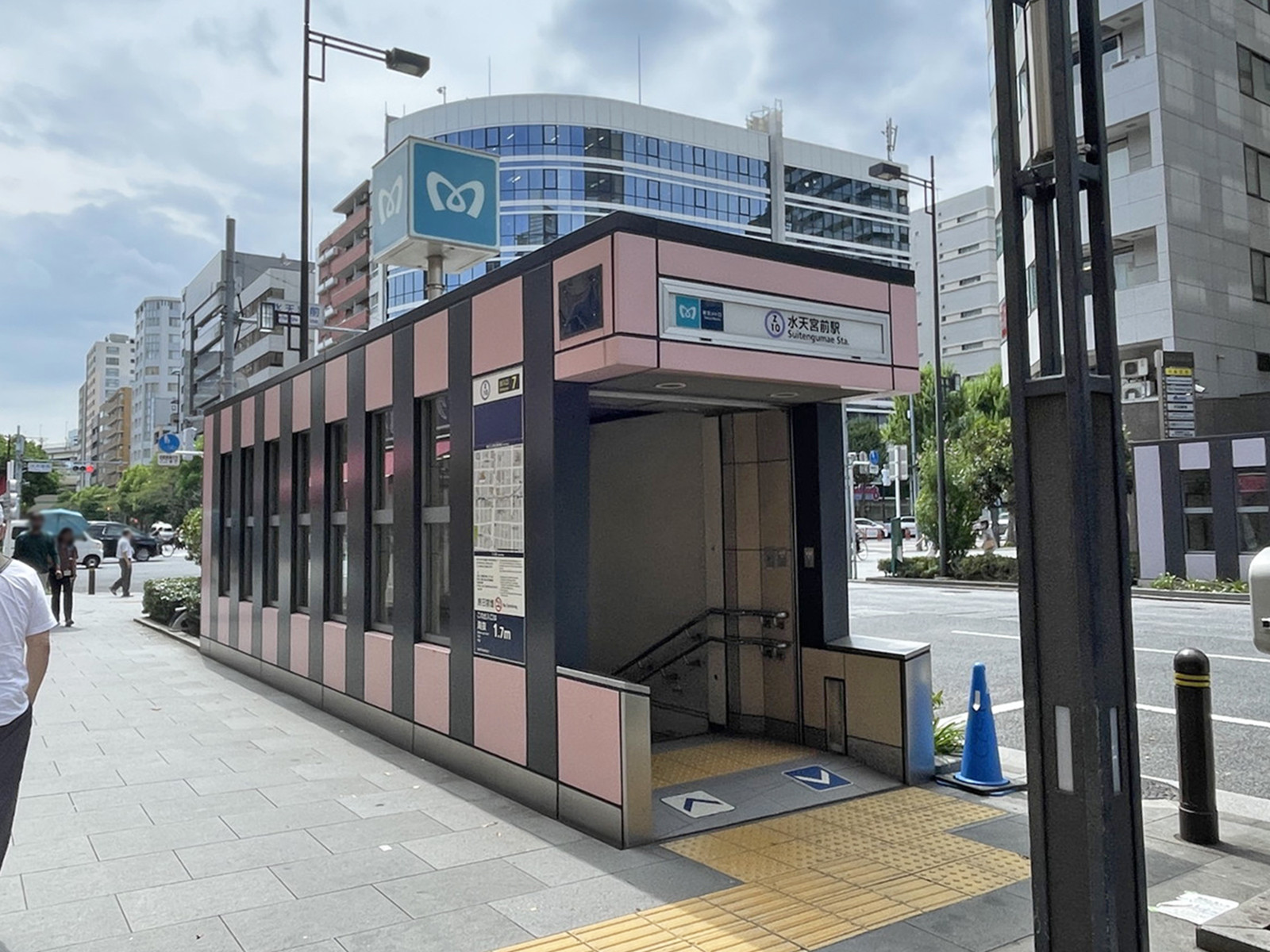 最寄りの「水天宮前駅」