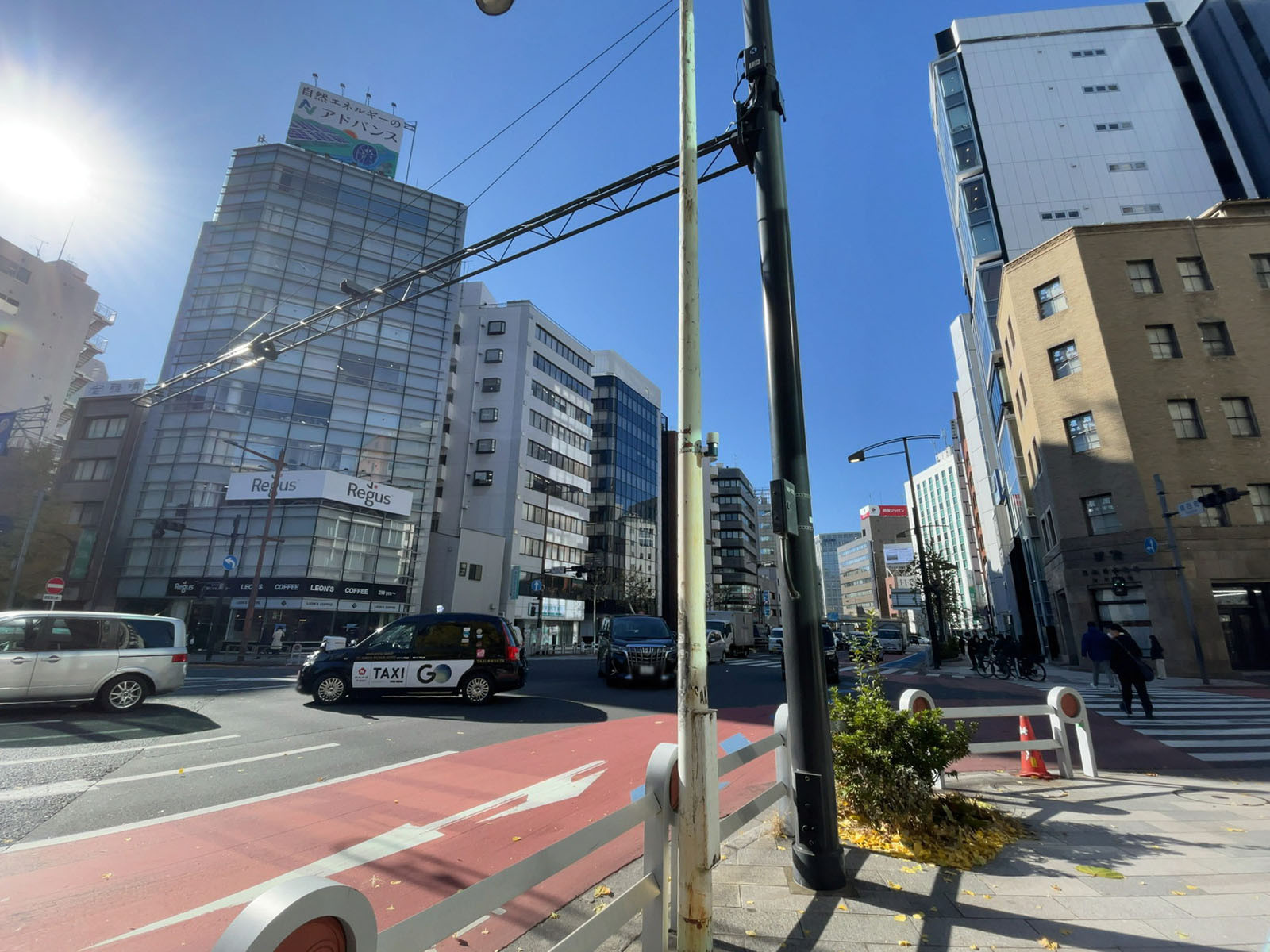 東洋須田町ビル前面の靖国通り