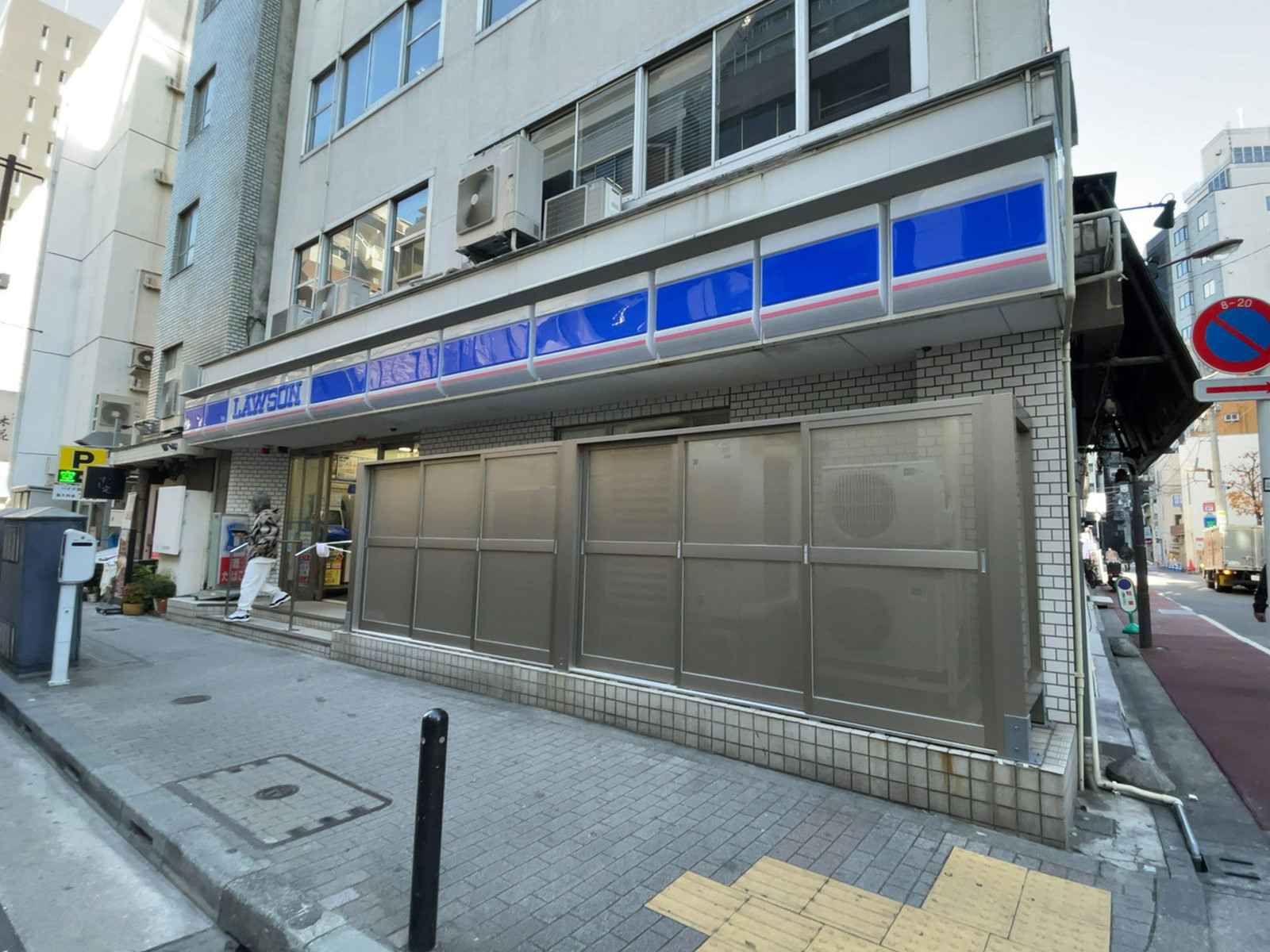 徒歩1分のローソン 内神田三丁目店