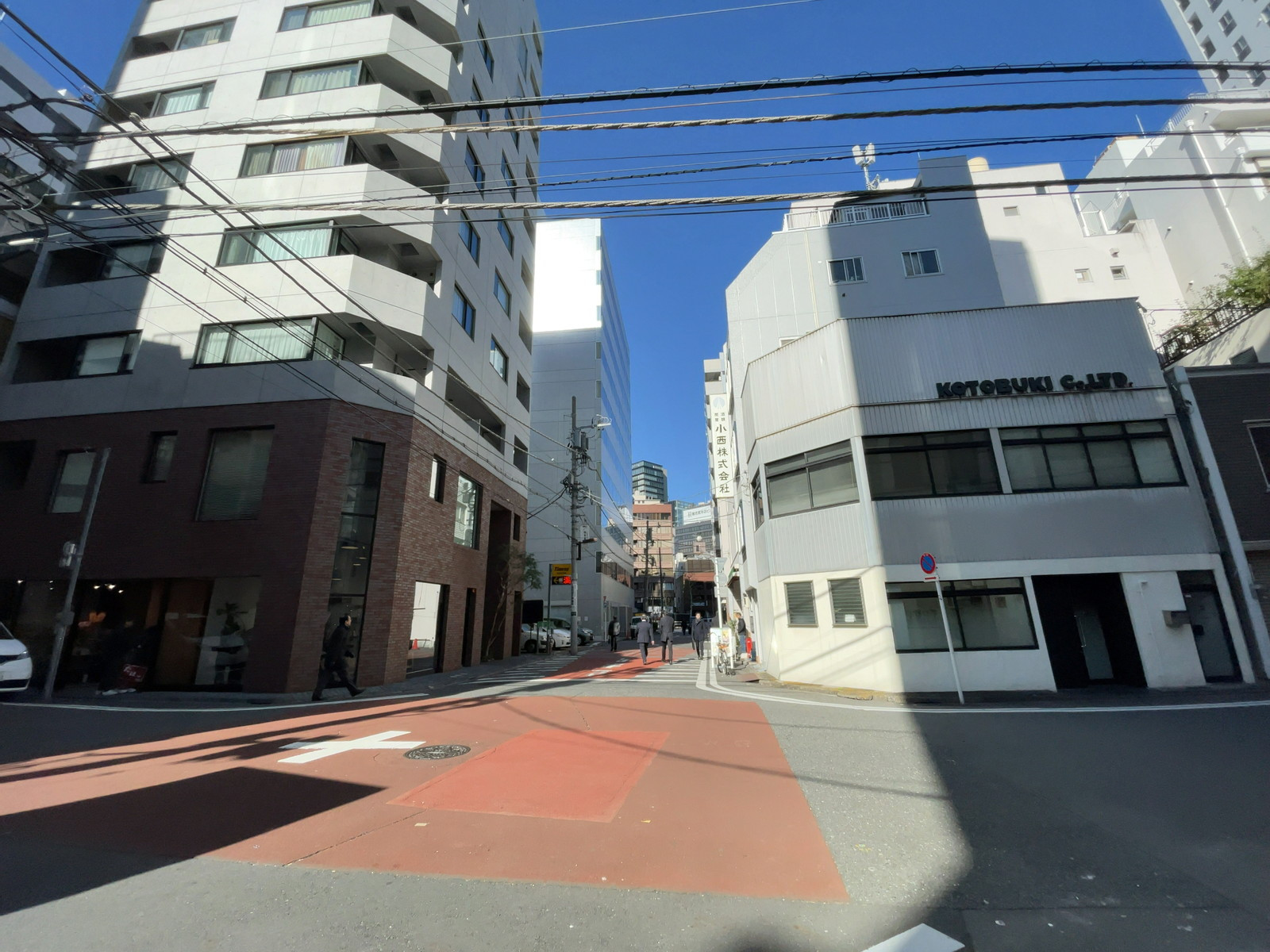 HARVEY神田司町前面の通り