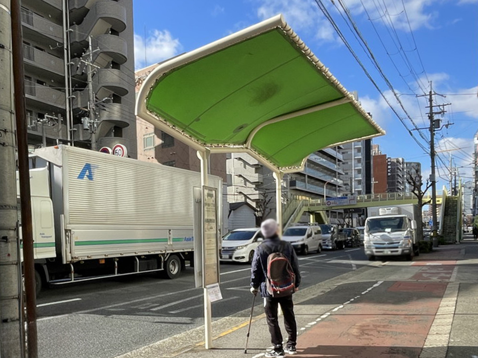 大協シャトービル前のバス停「西中島1丁目」