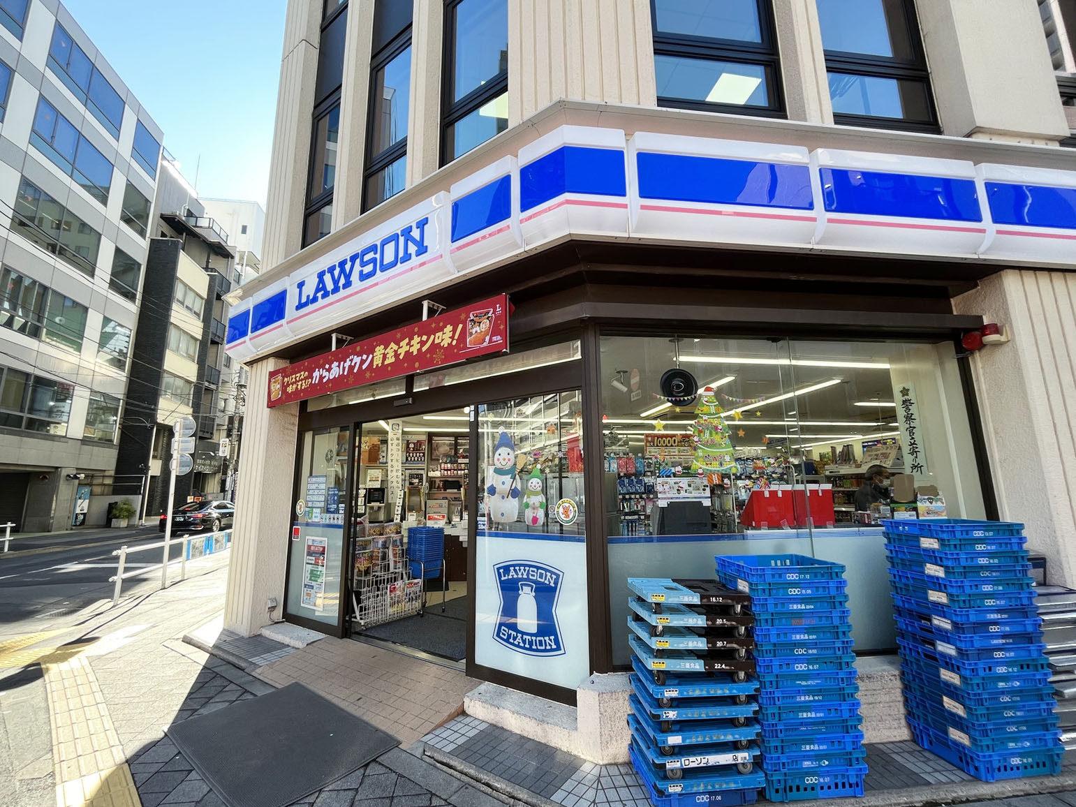 徒歩2分のローソン 四谷1丁目店