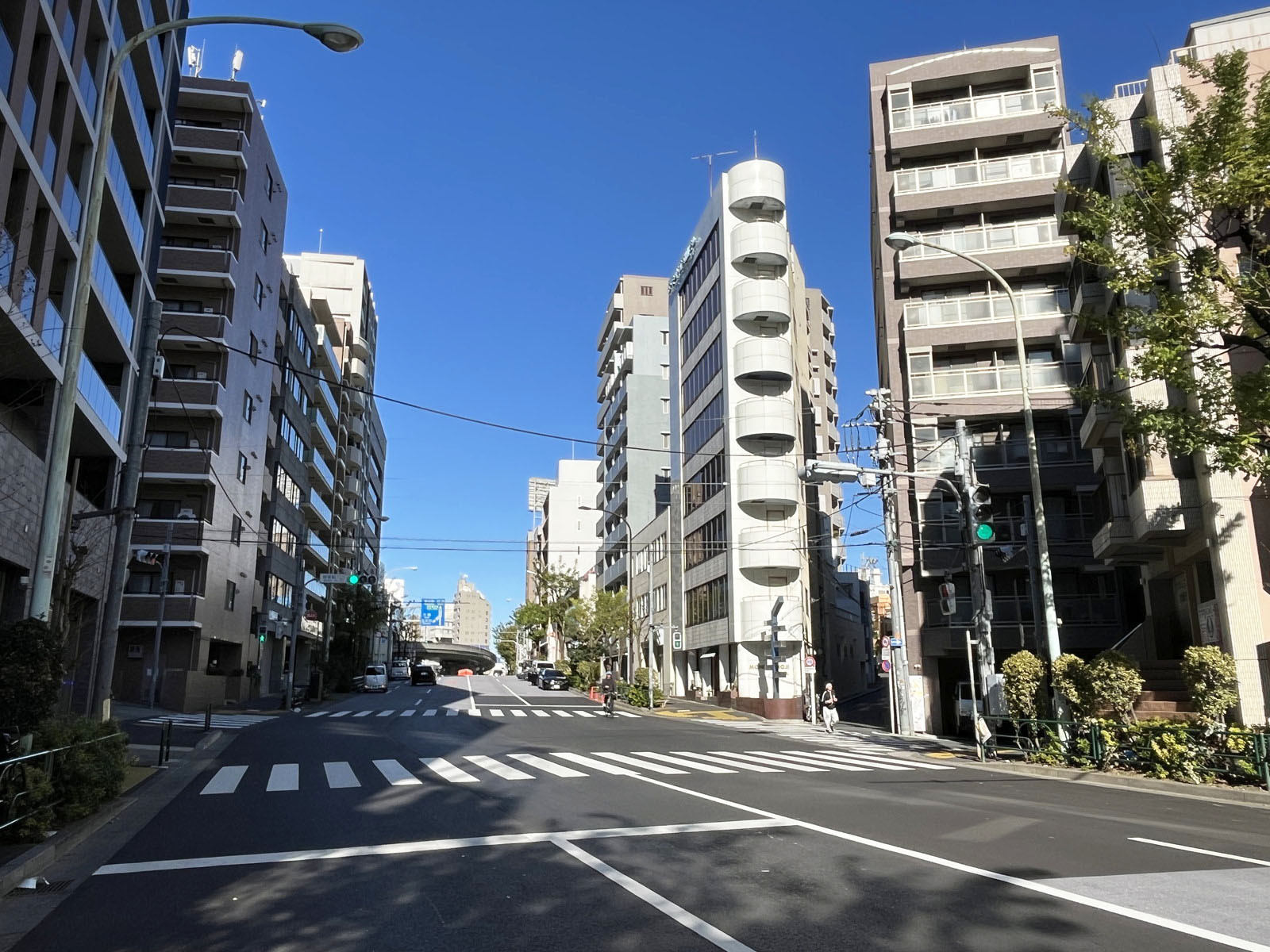 渋谷YTビル02前面の 旧山手通り