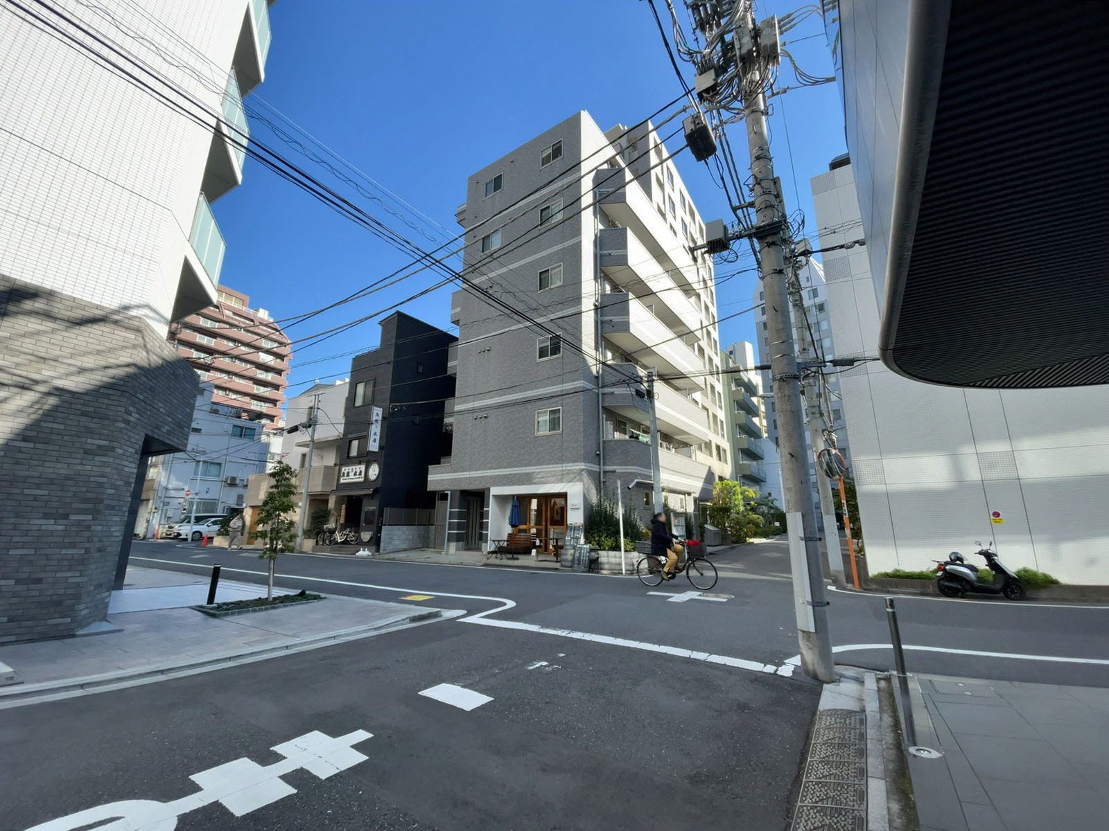 蔵前酒井ビル前面の通り
