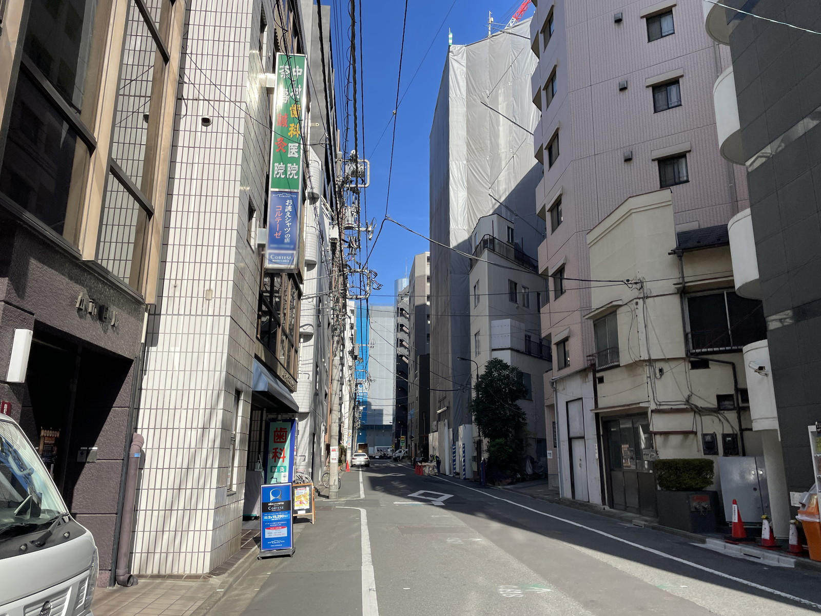 DKK東日本橋ビル前面の通り