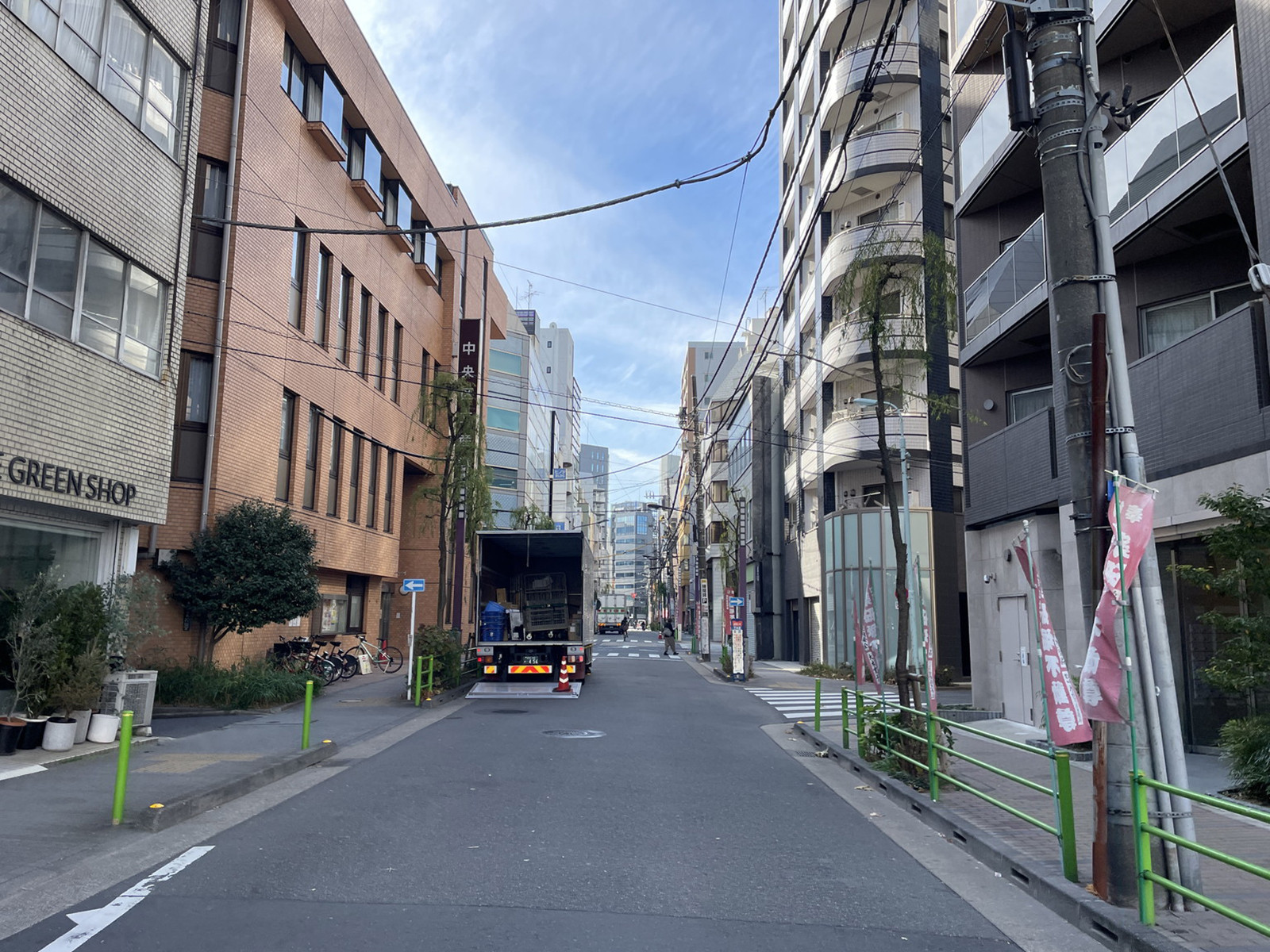 S-CUBEビル前面の通り