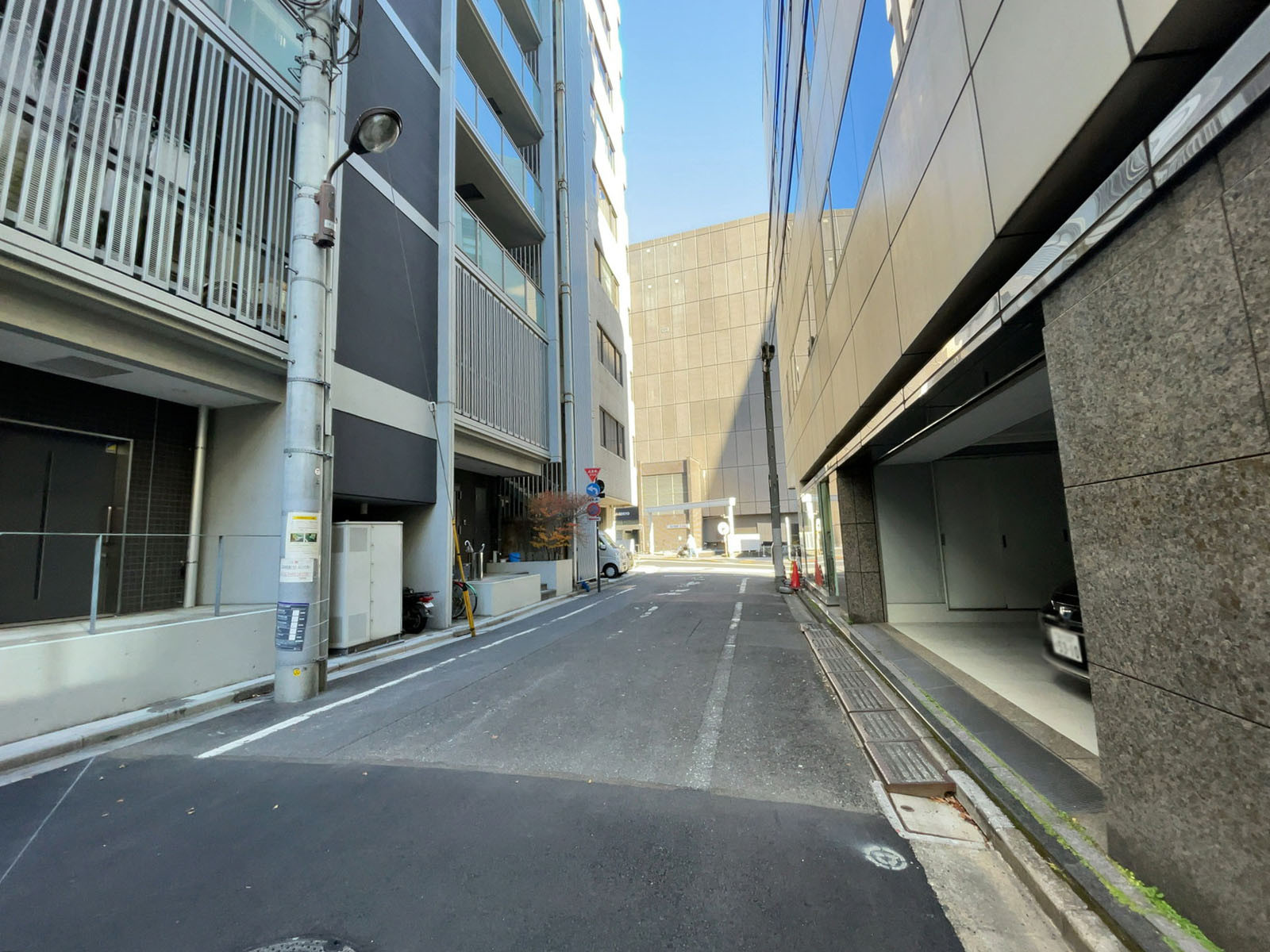 九段南ビルディング前面の通り