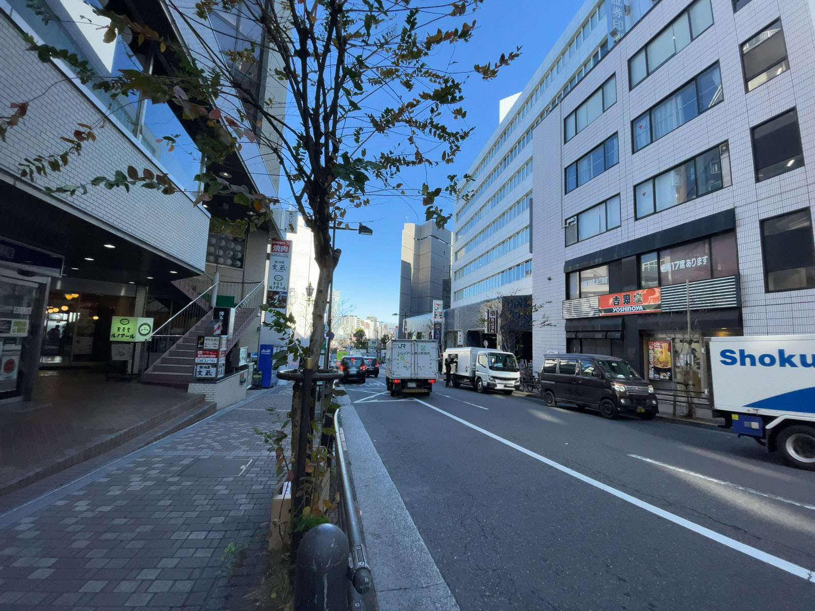 東プレビル前面の日本テレビ通り