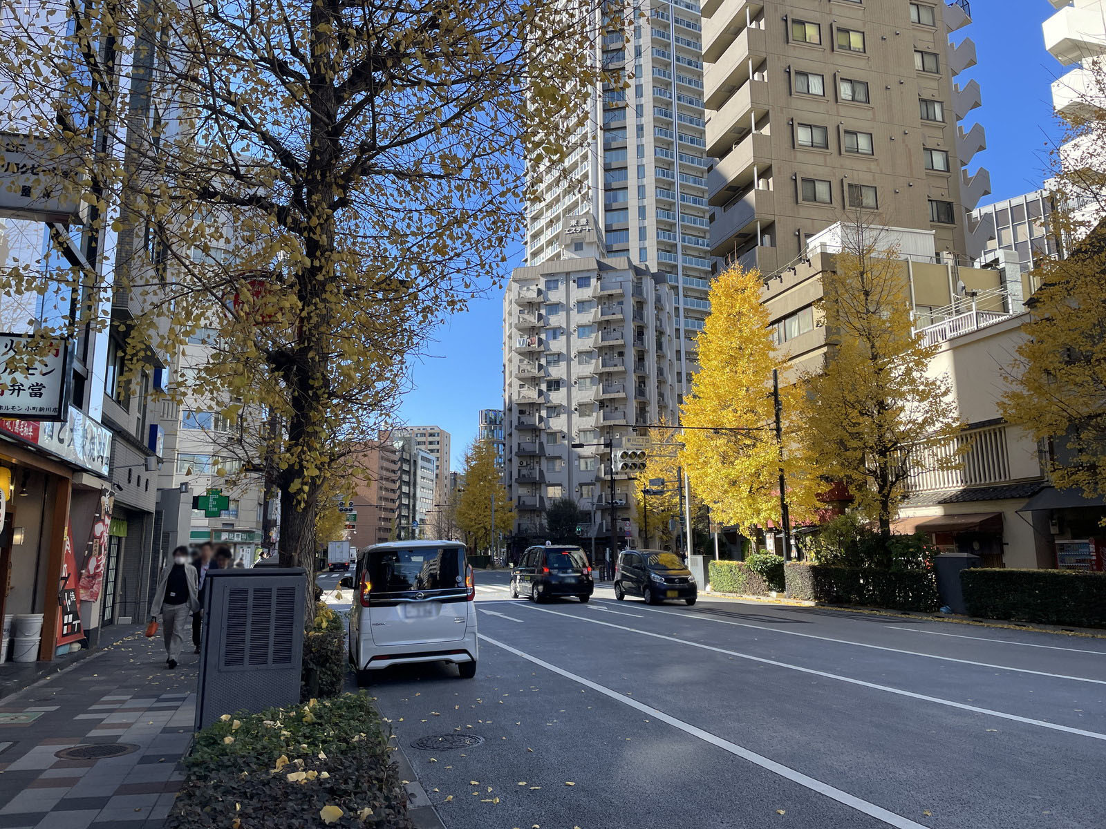 桜井ビル前面の鍛冶橋通り