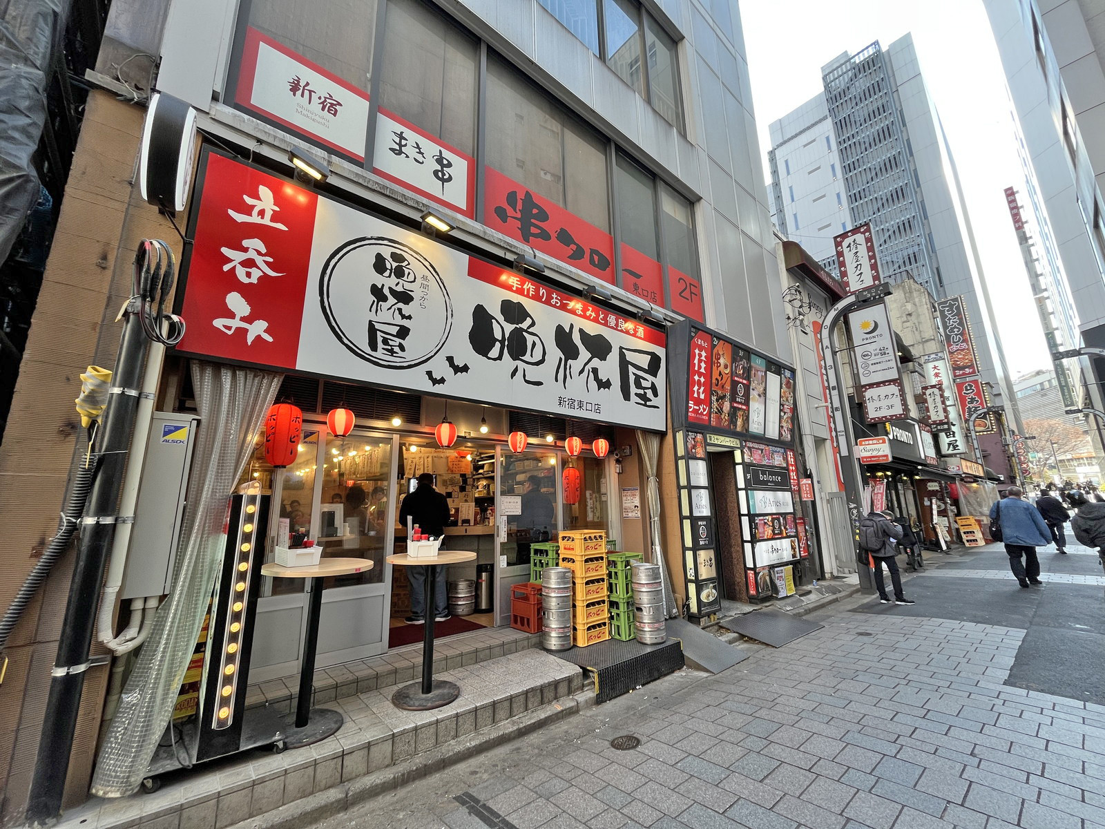 付近には飲食店が充実