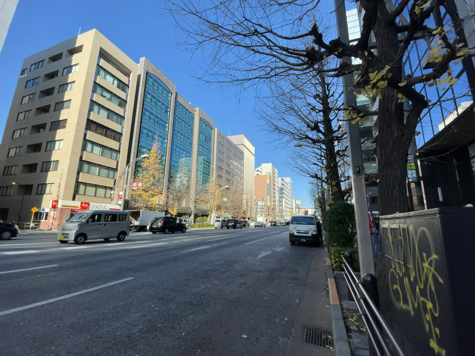 ACN秋葉原PLACE前面の中央通り