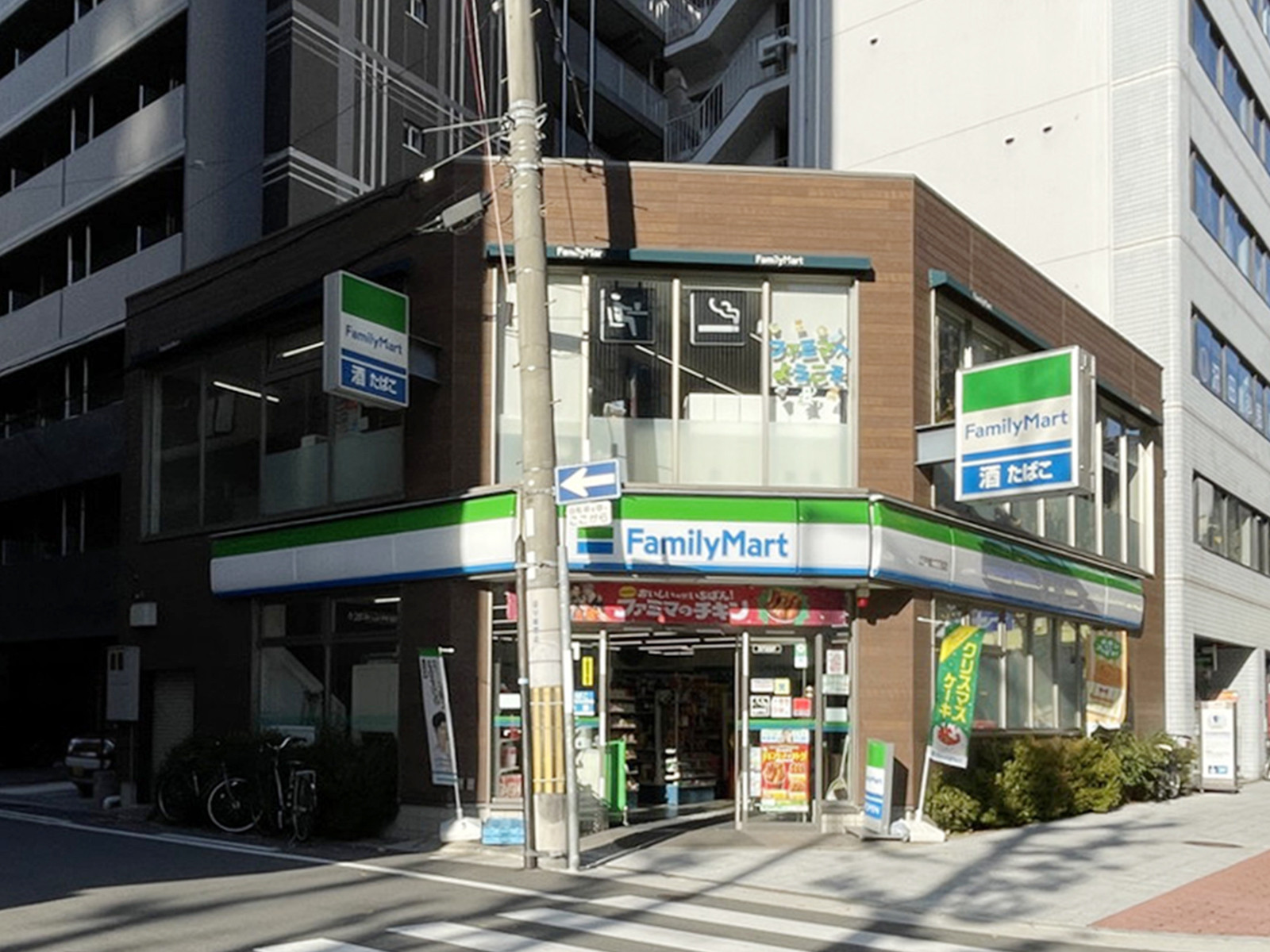 徒歩1分のファミリーマート 江戸堀二丁目店