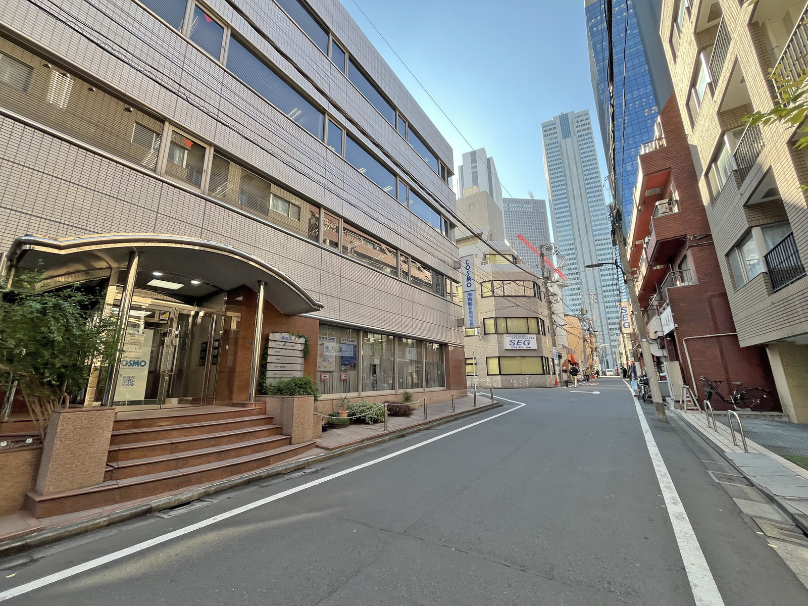 デュオ・スカーラ西新宿前面通り