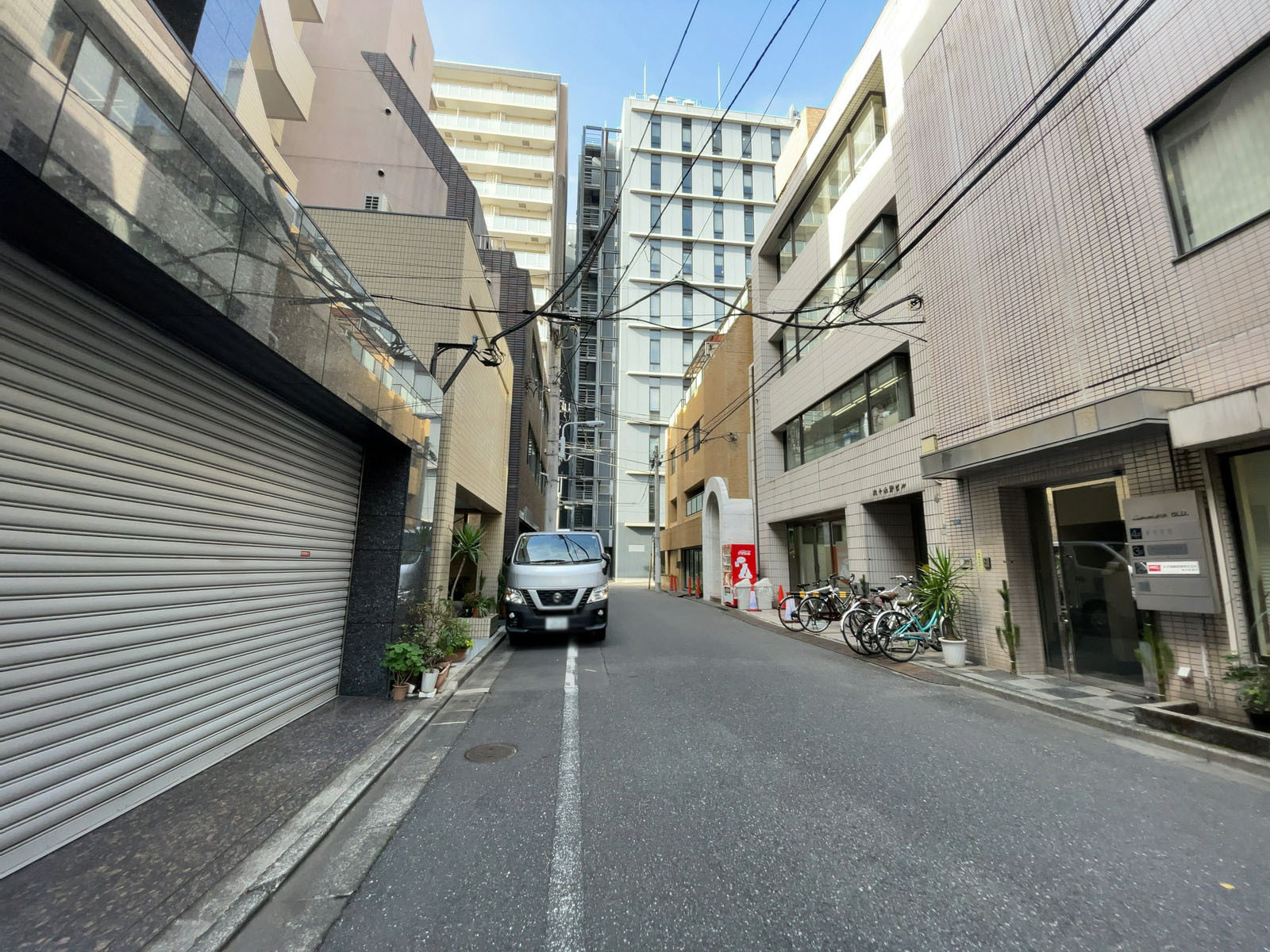 KSビル前面の通り