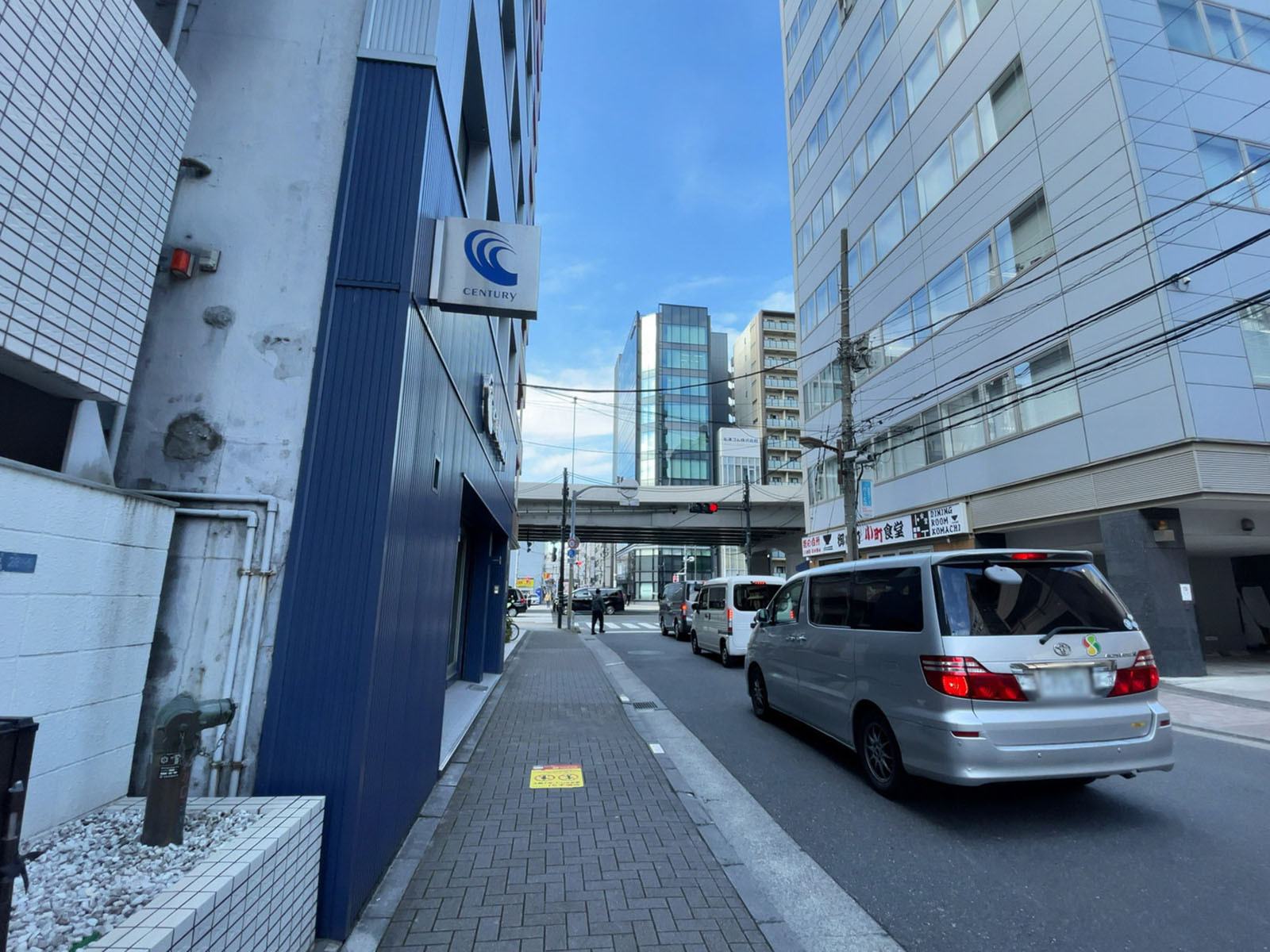 フジ御徒町ビル前面の通り