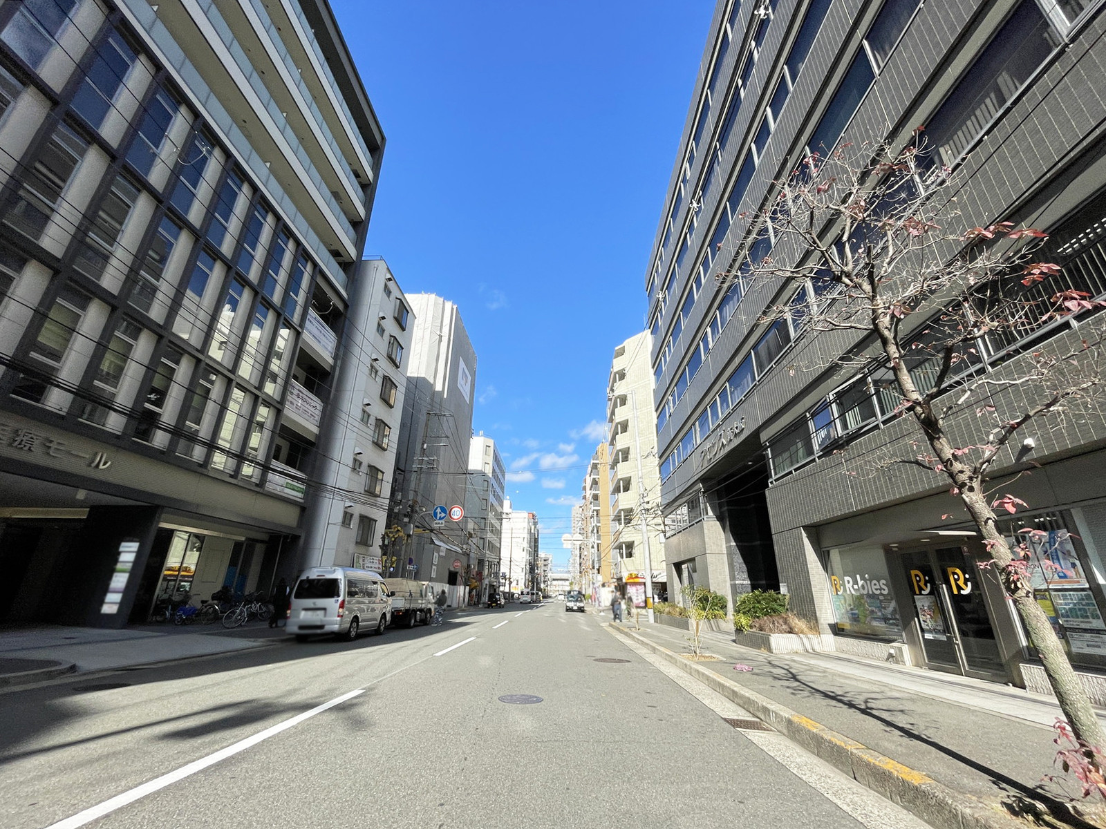 アセンズ新大阪前面の通り