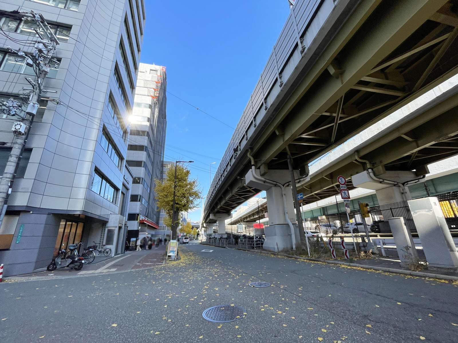 オリエンタル新大阪ビル前面の通り