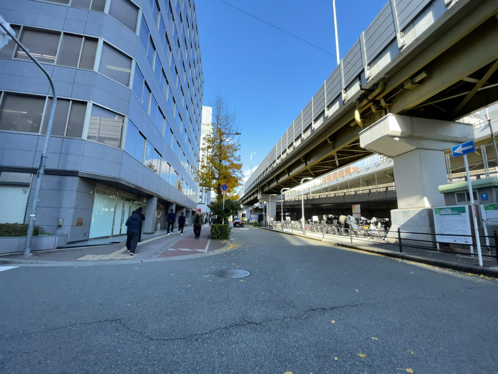 新大阪上野東洋ビル前面の通り
