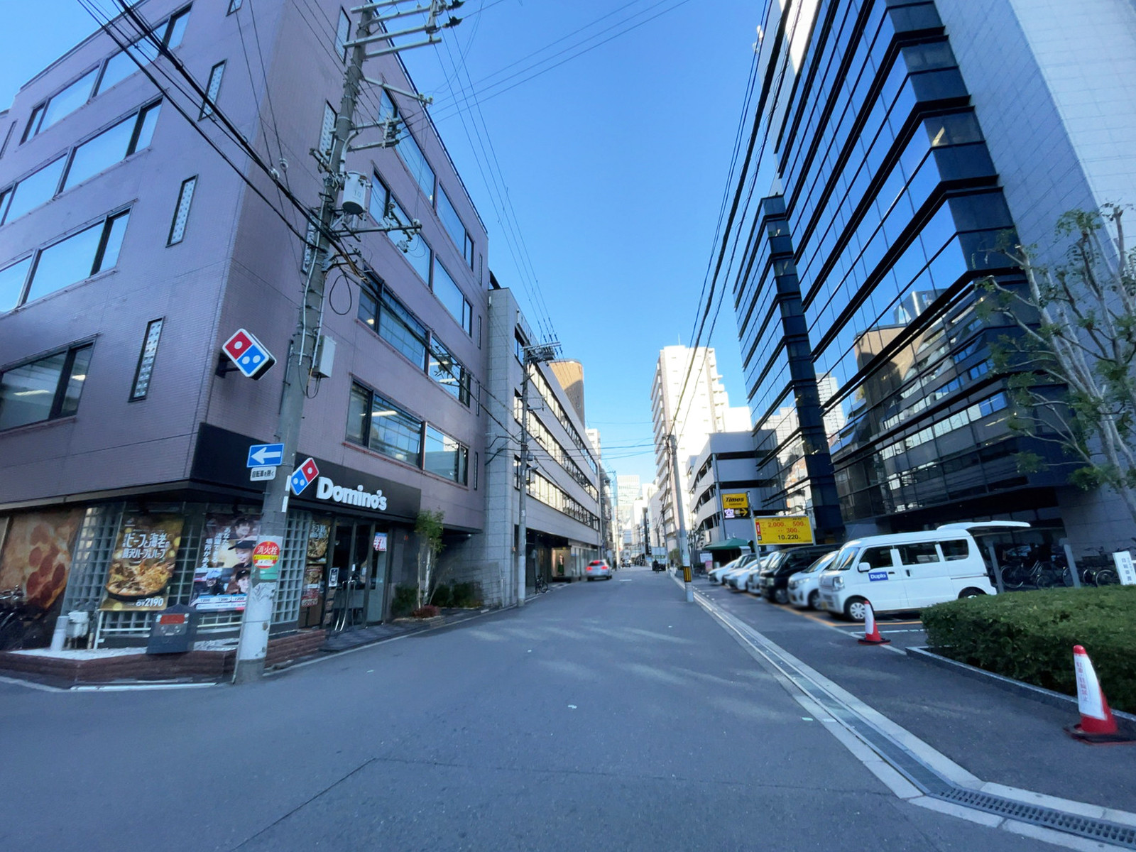 NKビル前面の通り