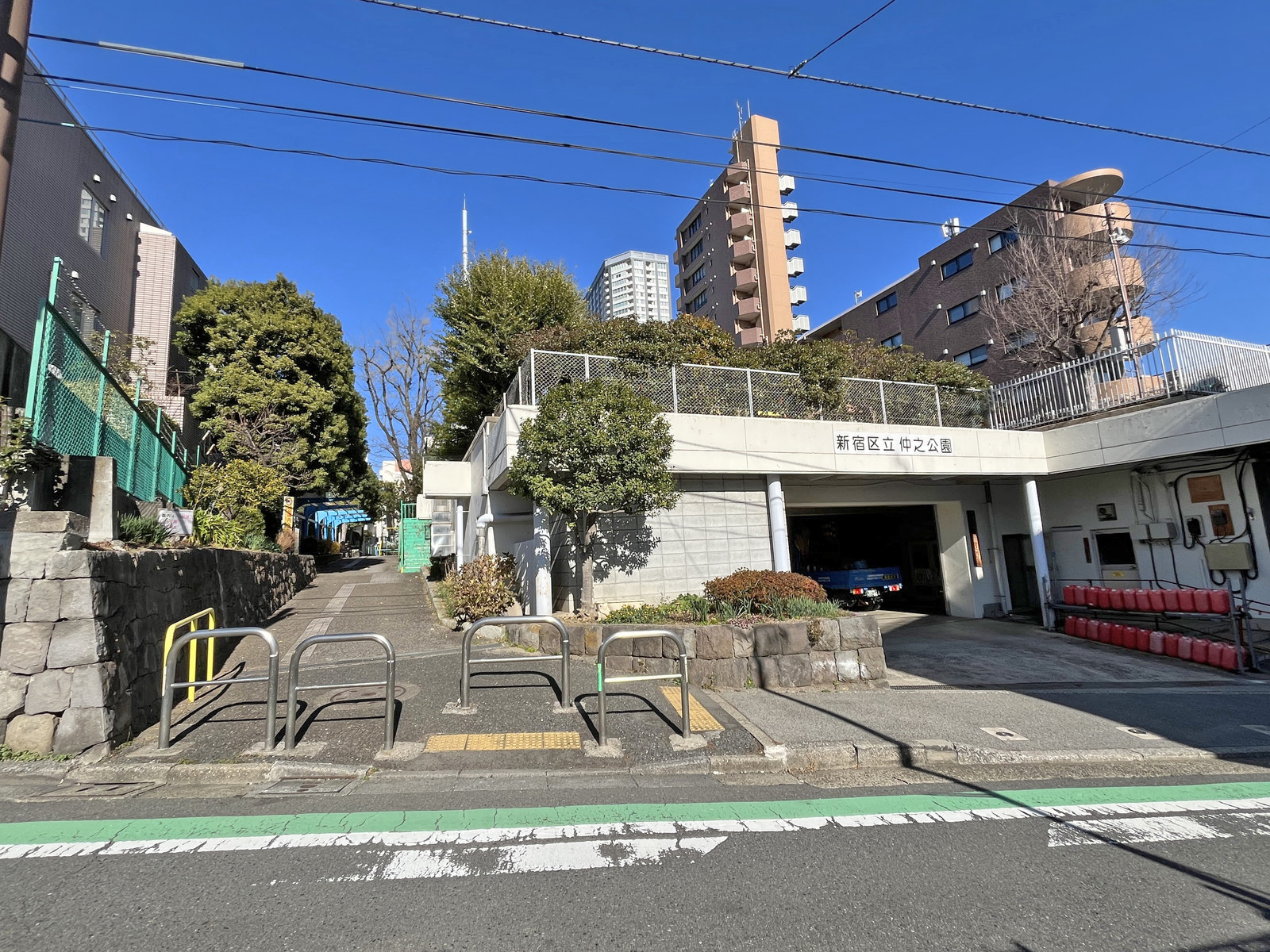 徒歩4分の仲之公園