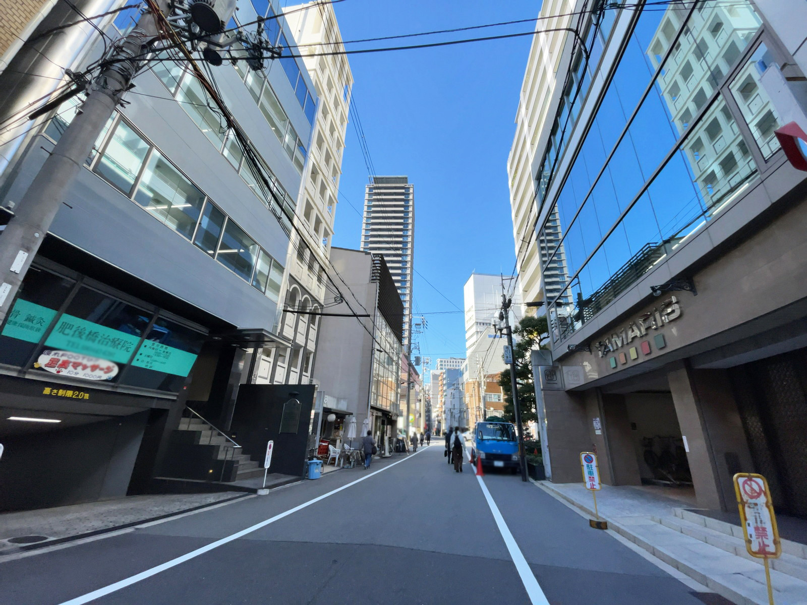 小谷ビル前面の通り